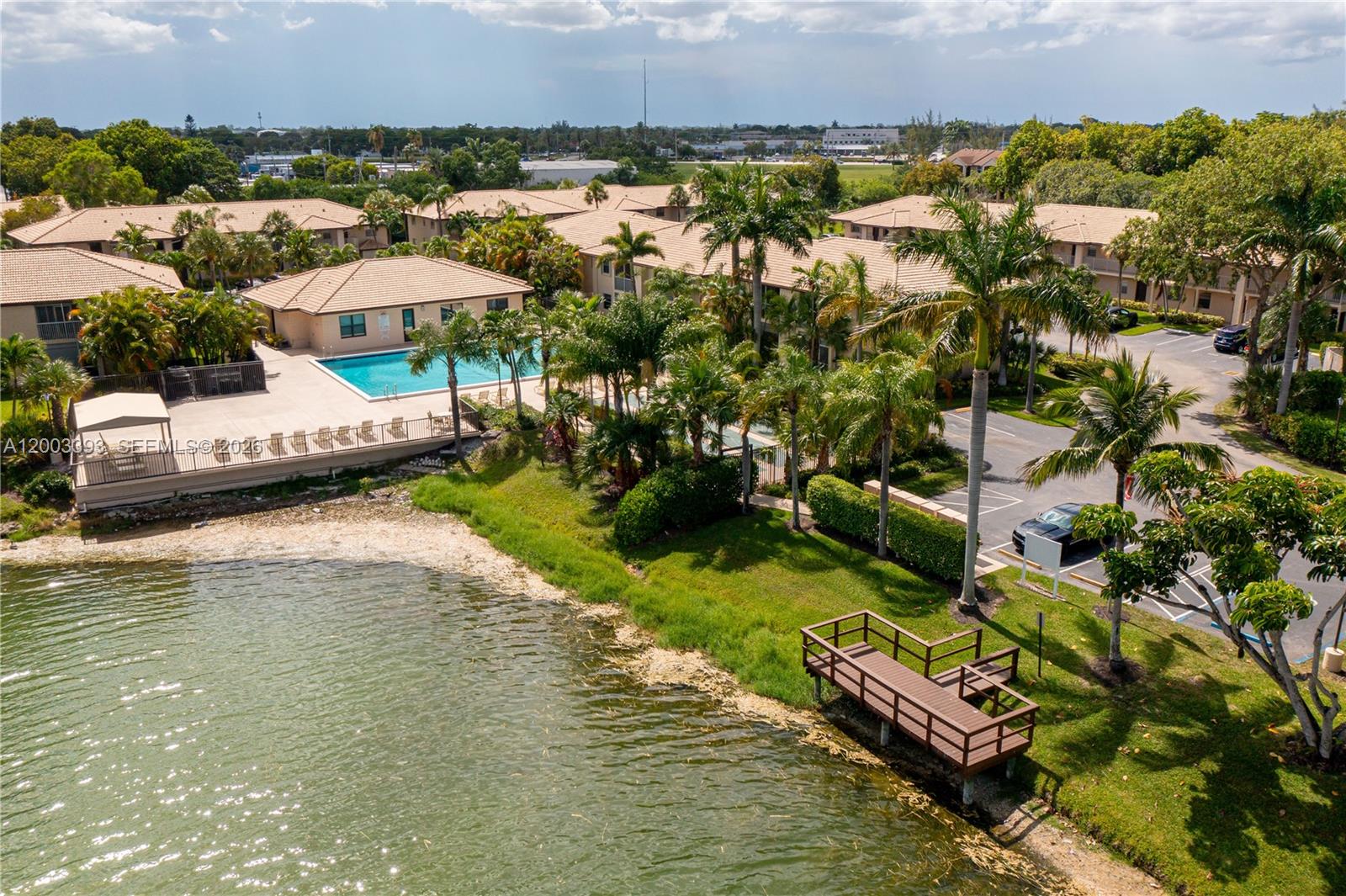 5560 Lakeside Dr # 204