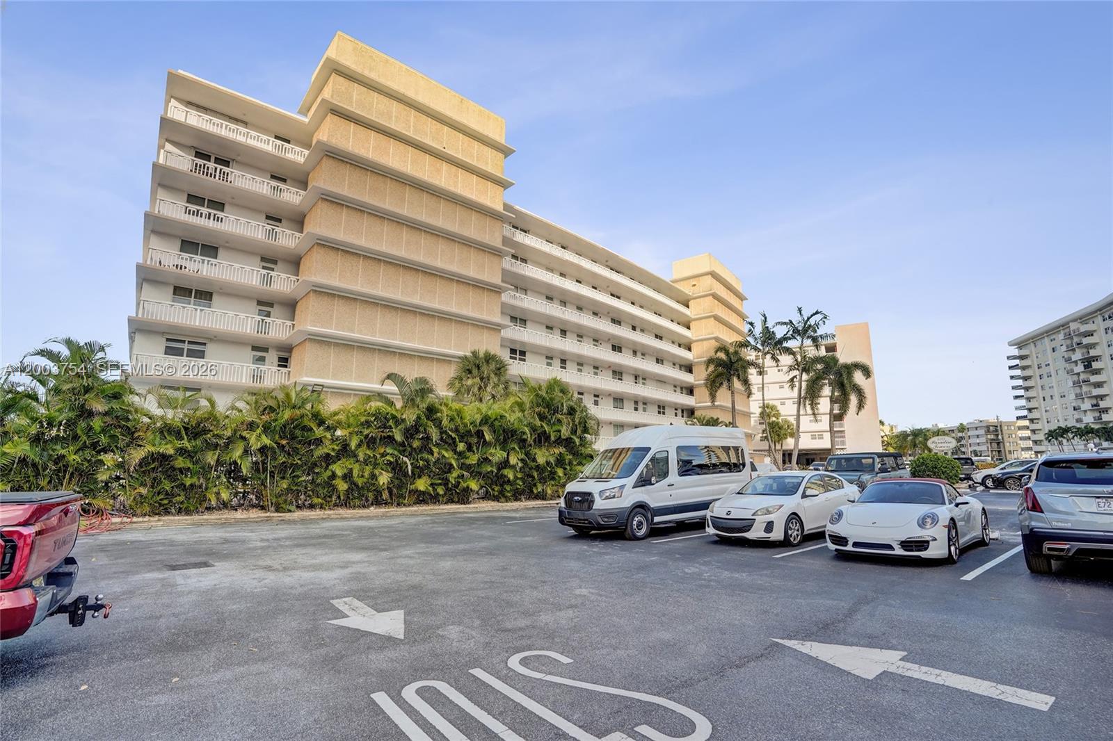 410 Golden Isles Dr # 408