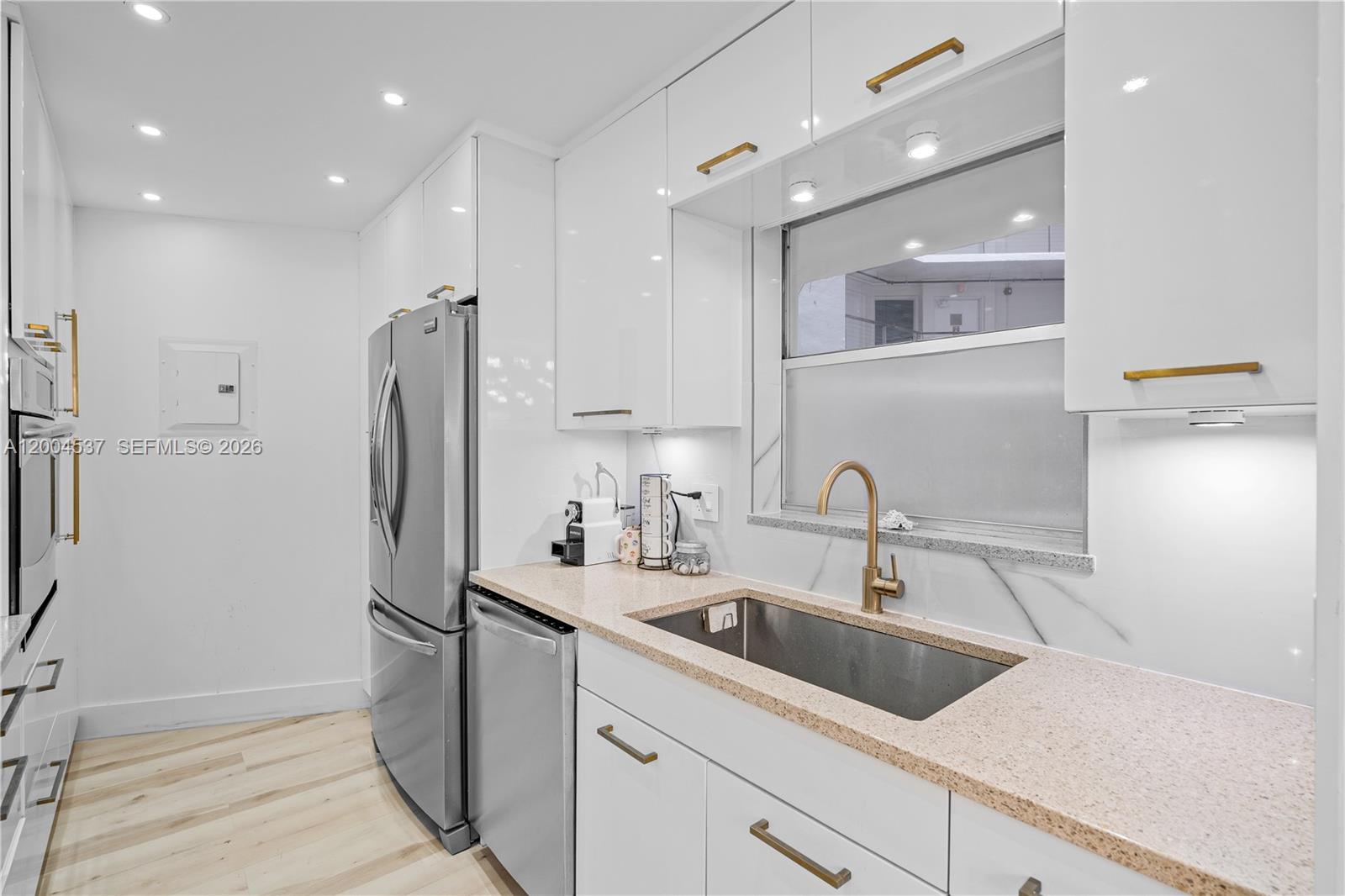 1881 Washington Ave # 6D