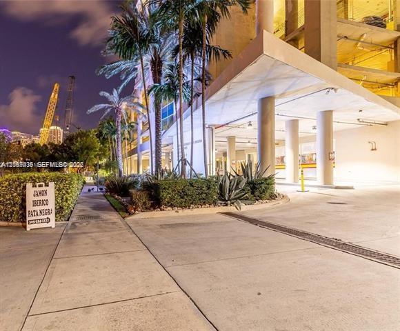 10 SW South River Dr # 909