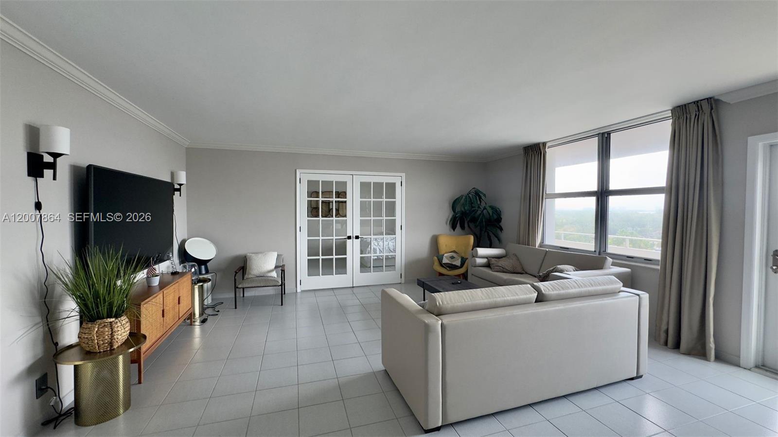 9225 Collins Ave # 812