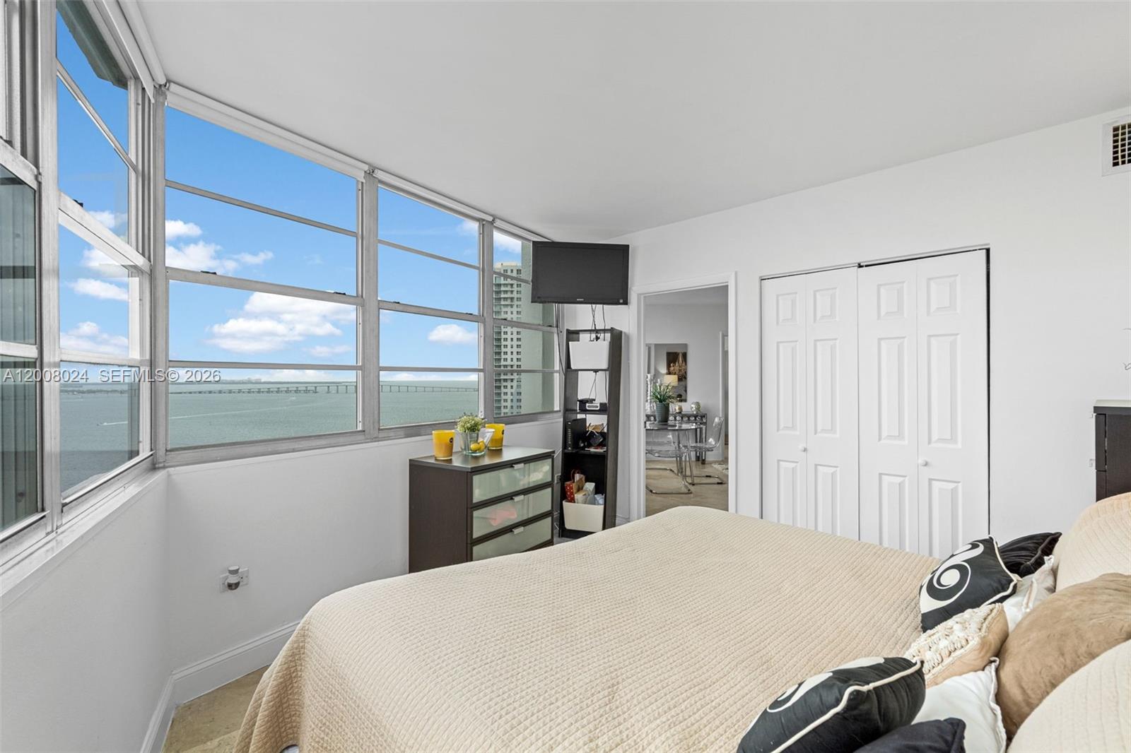 905 Brickell Bay Dr # 1830