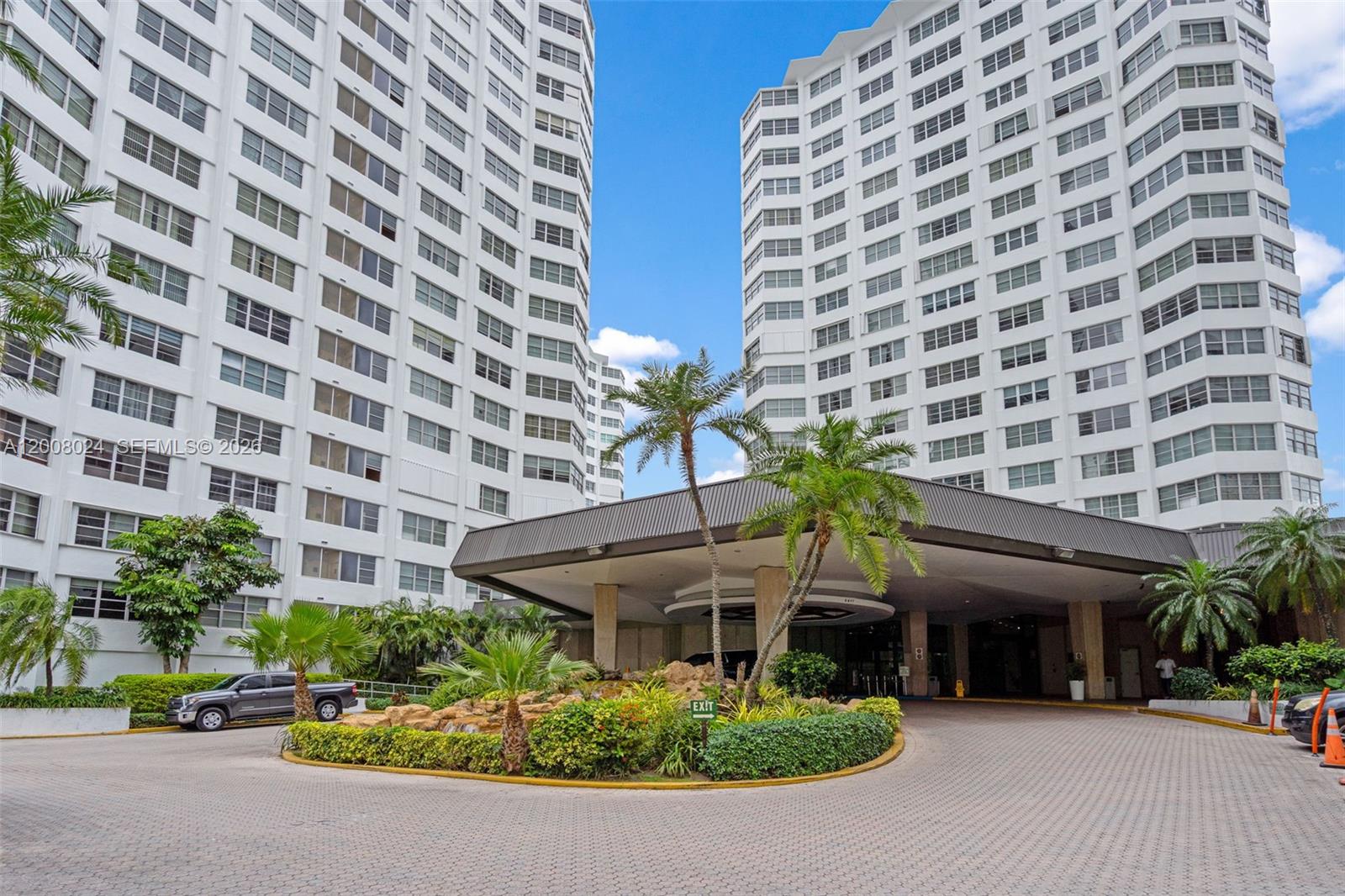 905 Brickell Bay Dr # 1830