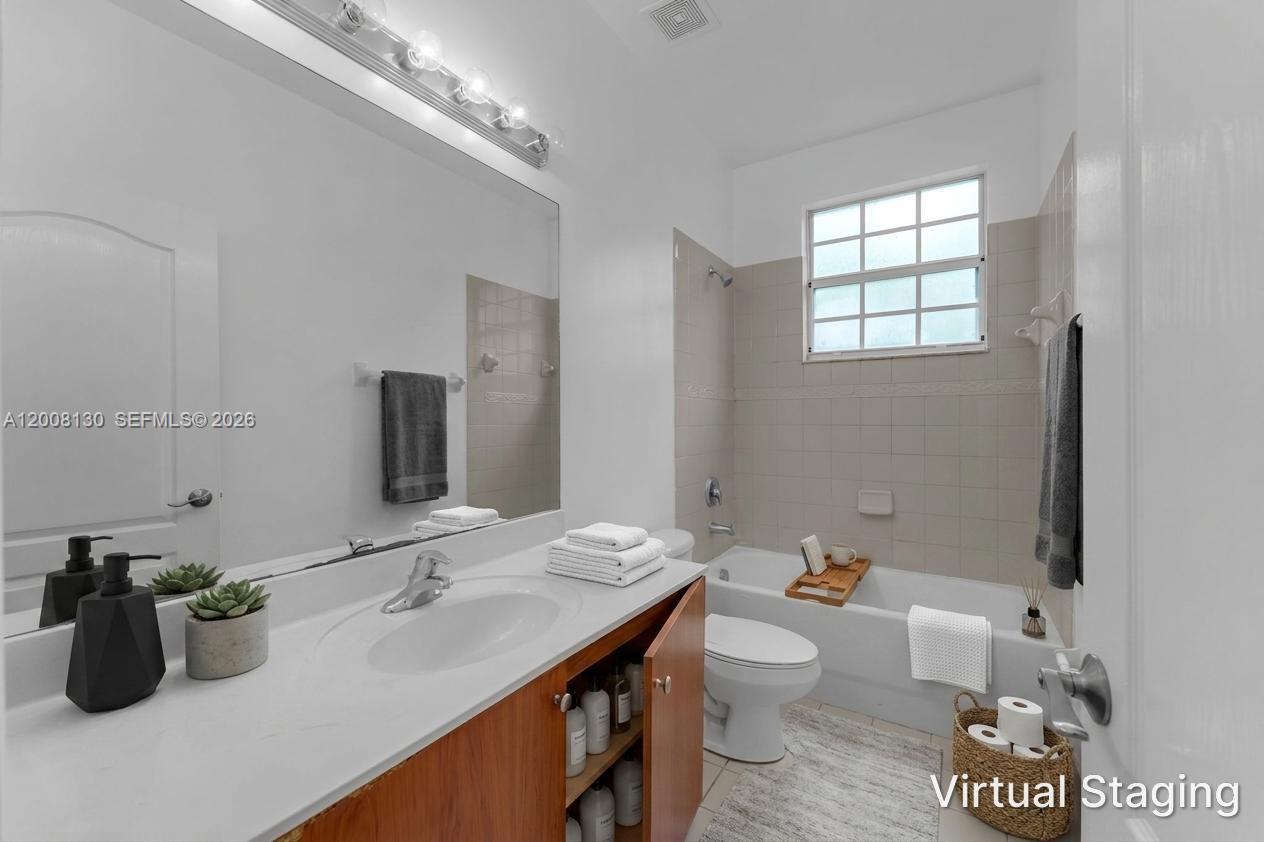 1072 NE 30th Ave