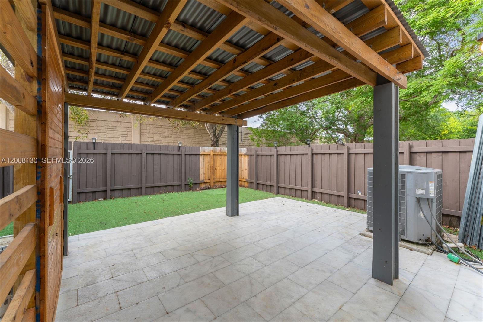 1072 NE 30th Ave