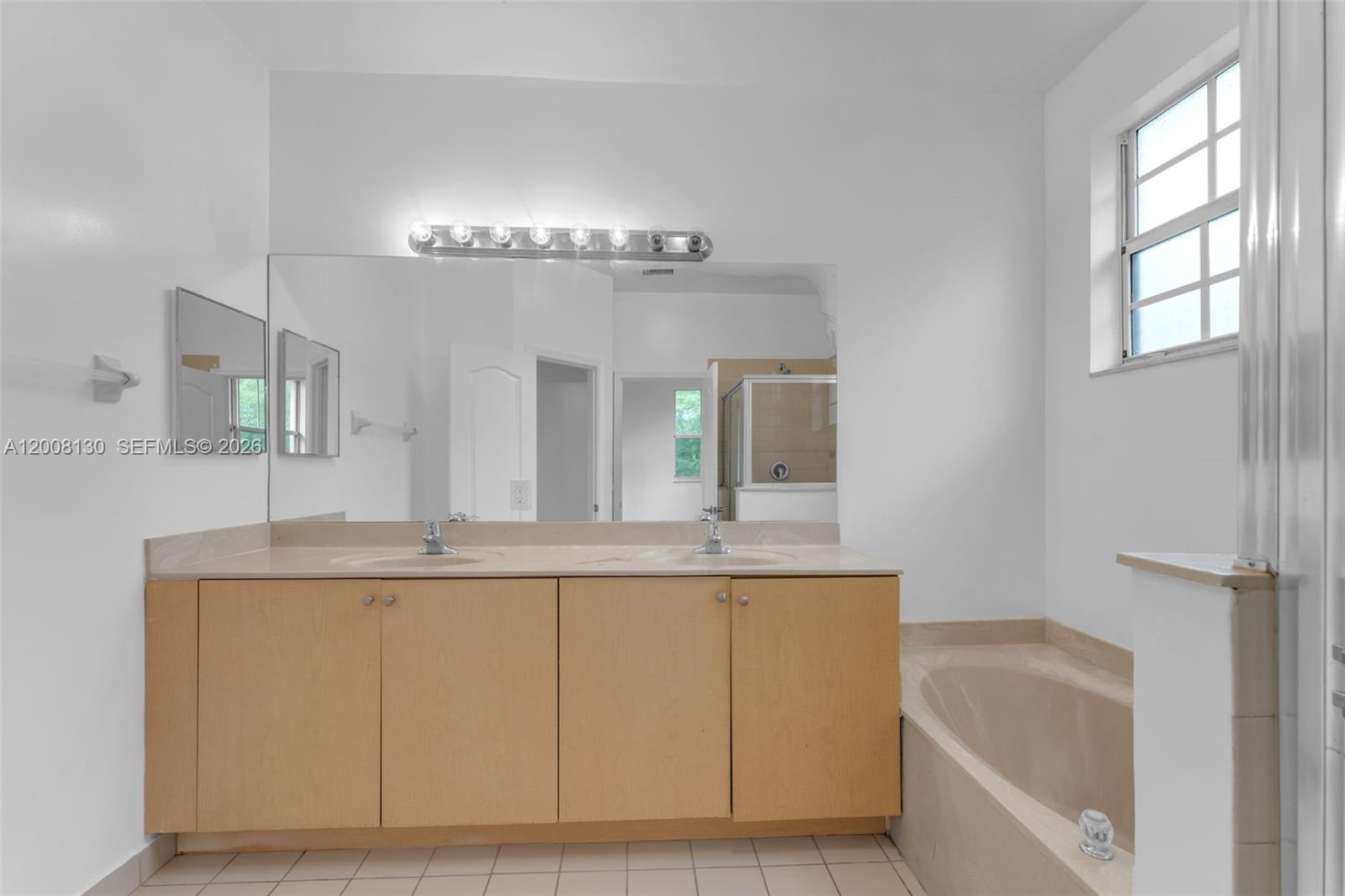 1072 NE 30th Ave