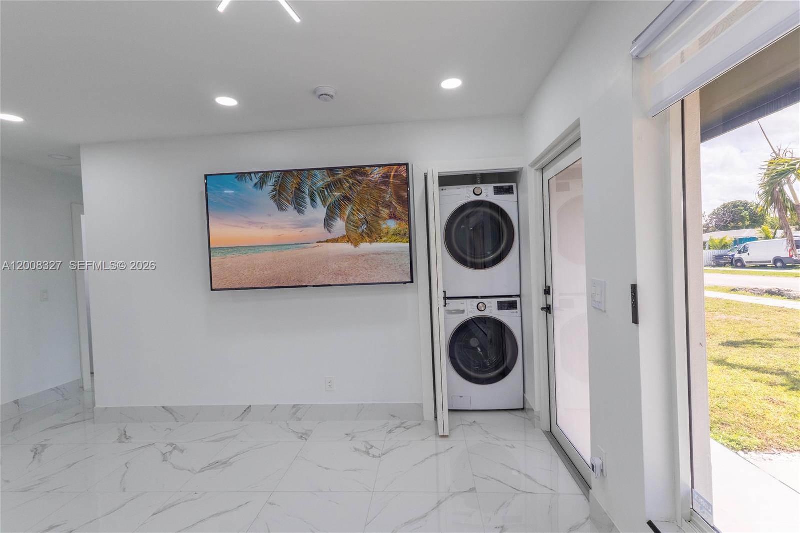 3001 SW 35th Ave Unit: front