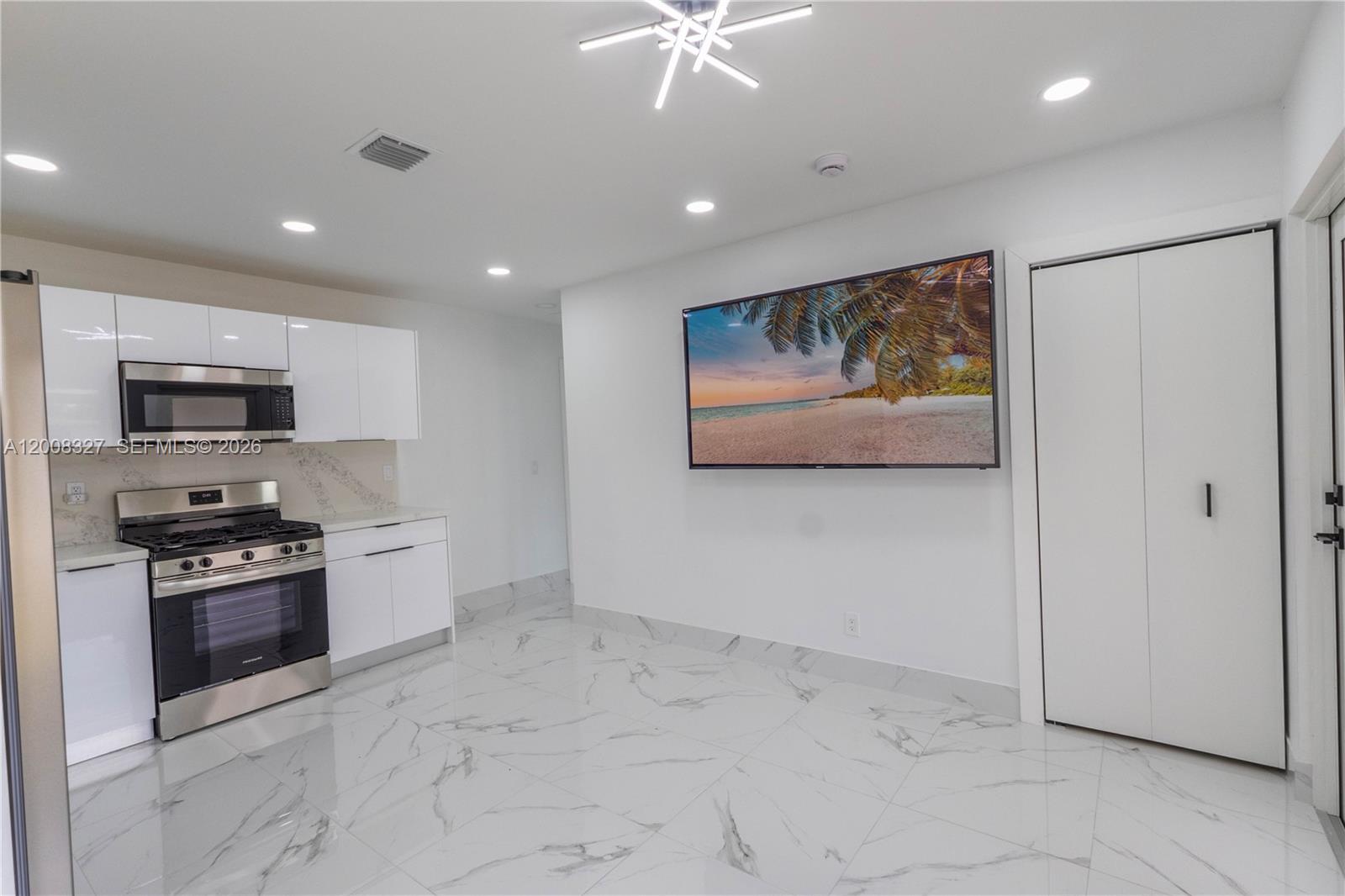 3001 SW 35th Ave Unit: front