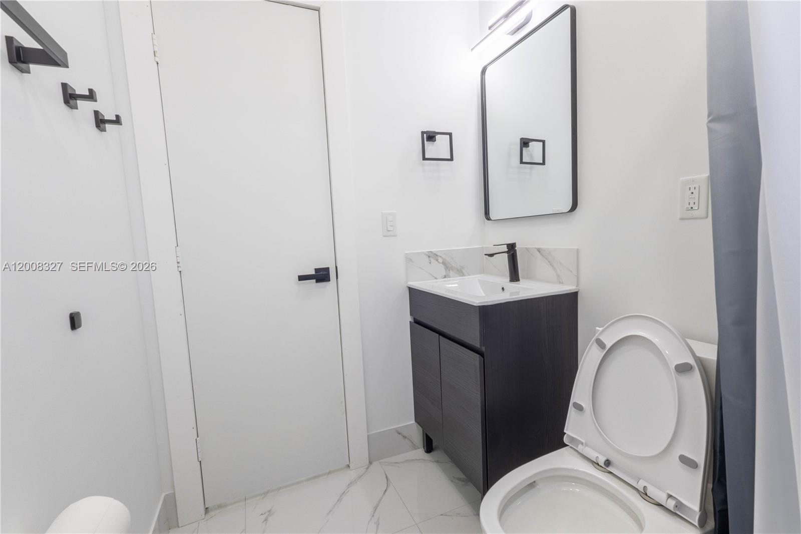 3001 SW 35th Ave Unit: front