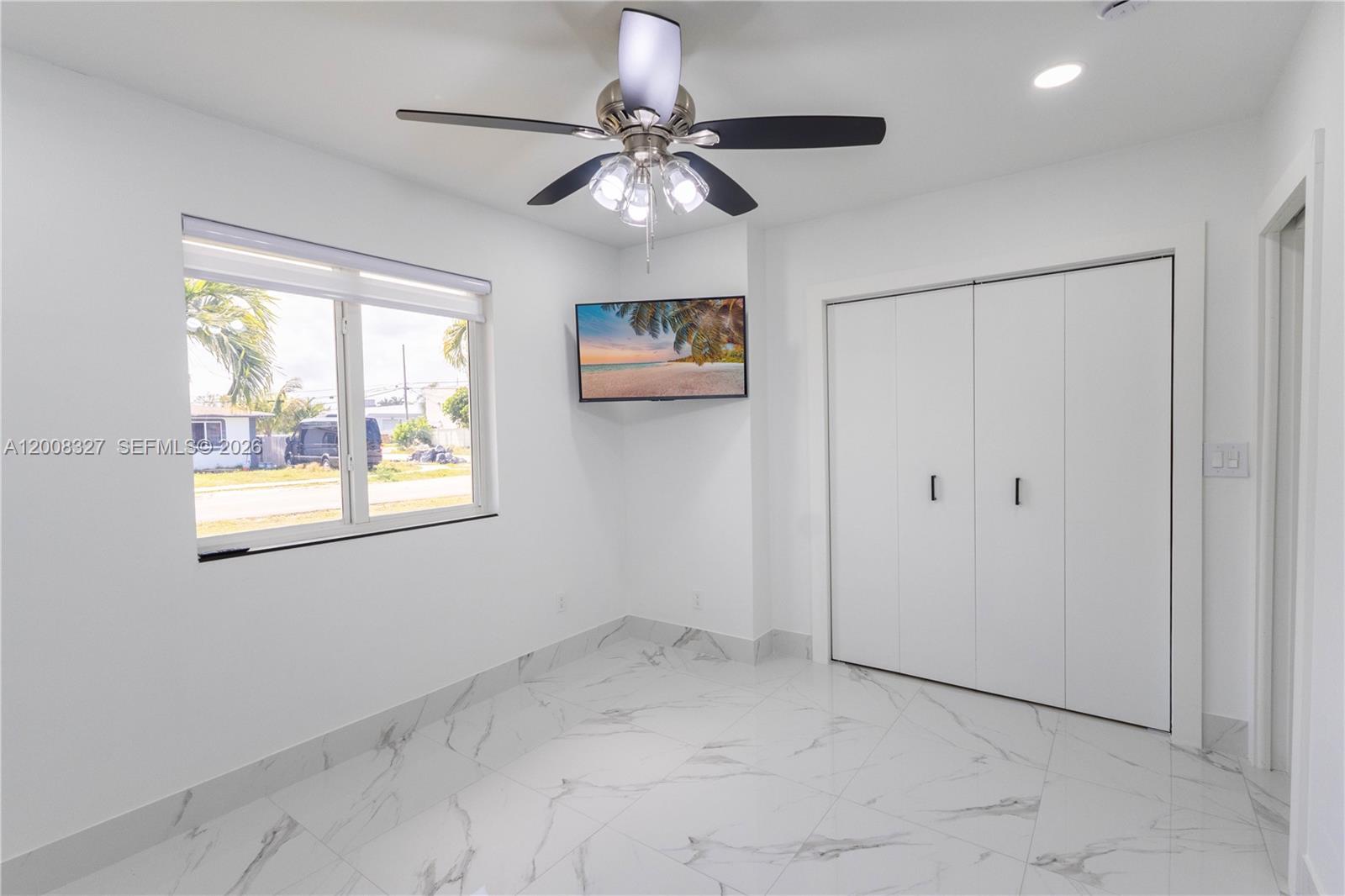 3001 SW 35th Ave Unit: front