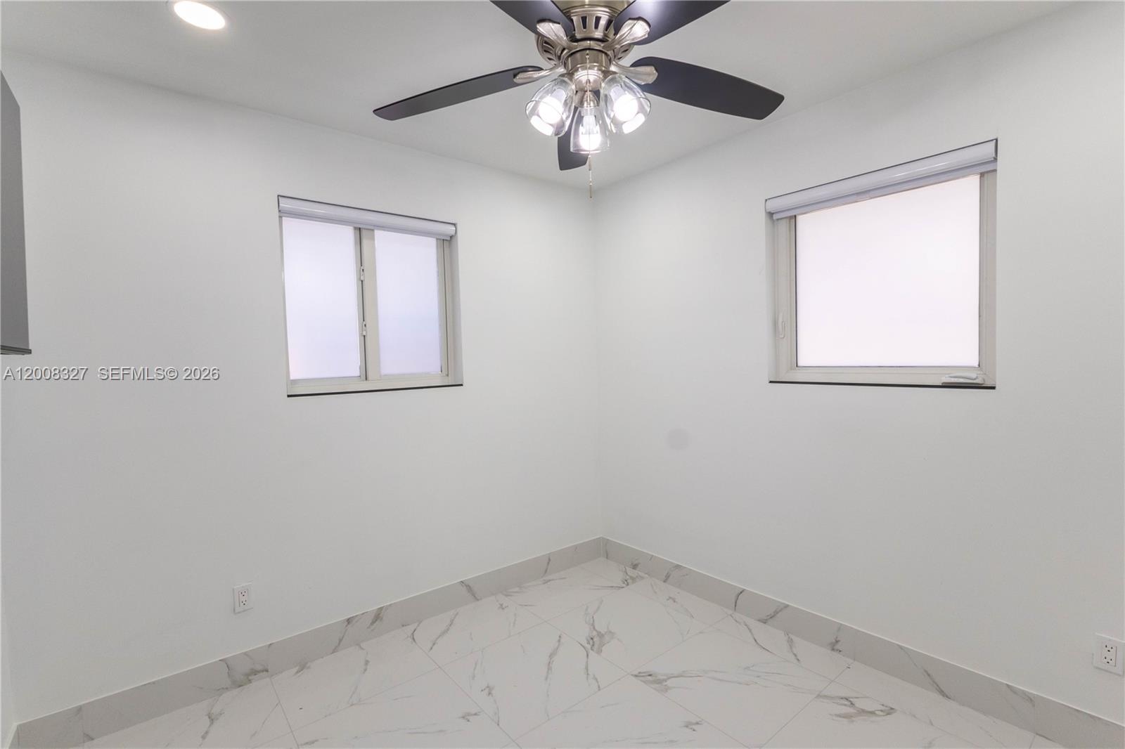 3001 SW 35th Ave Unit: front