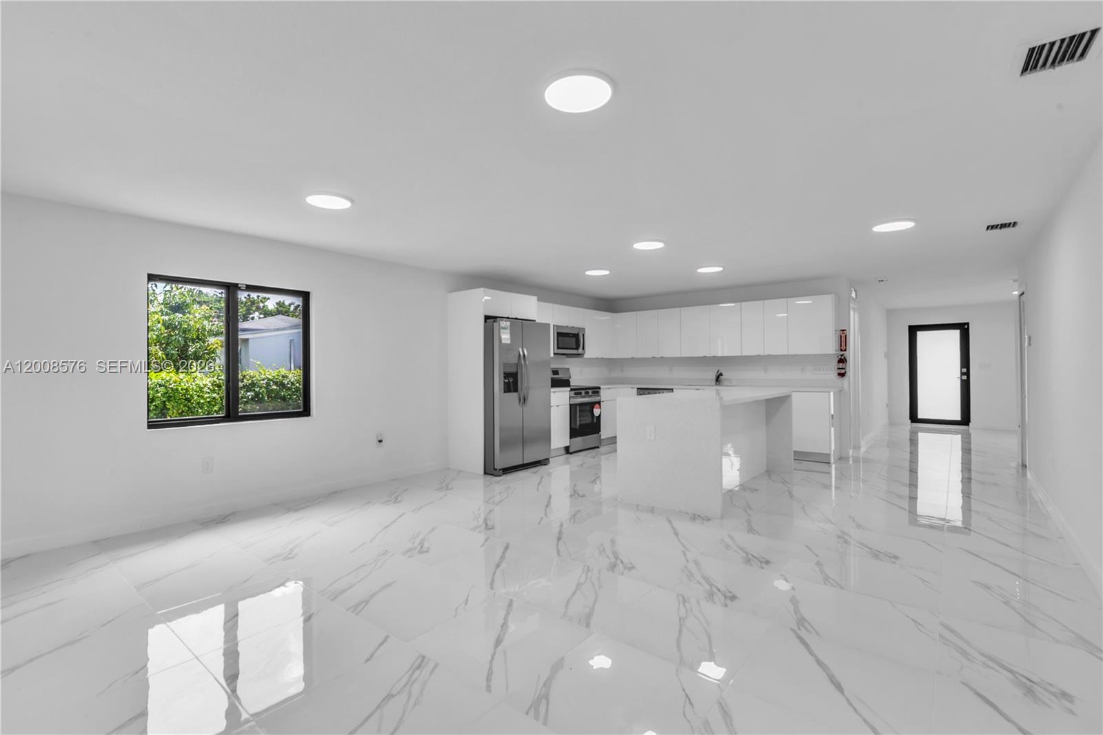 152 NW 18 St