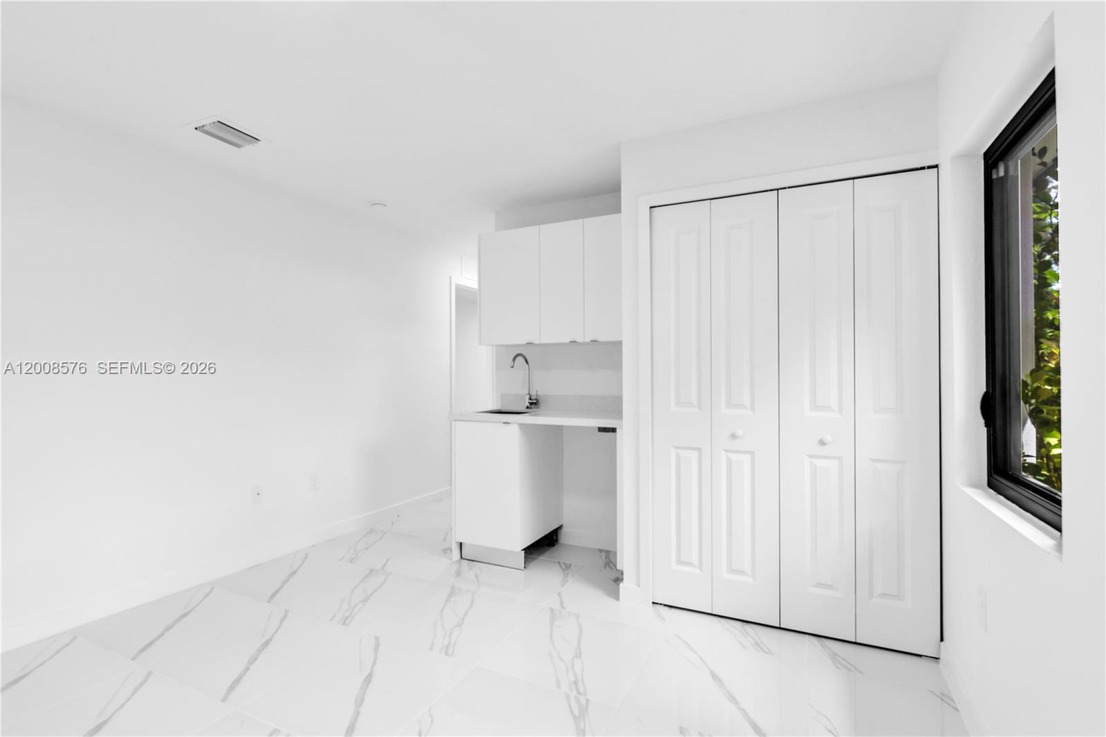 152 NW 18 St
