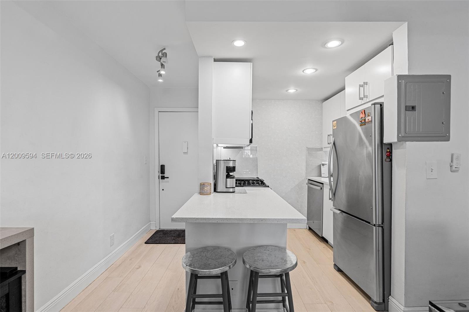 915 Jefferson Ave # 2E
