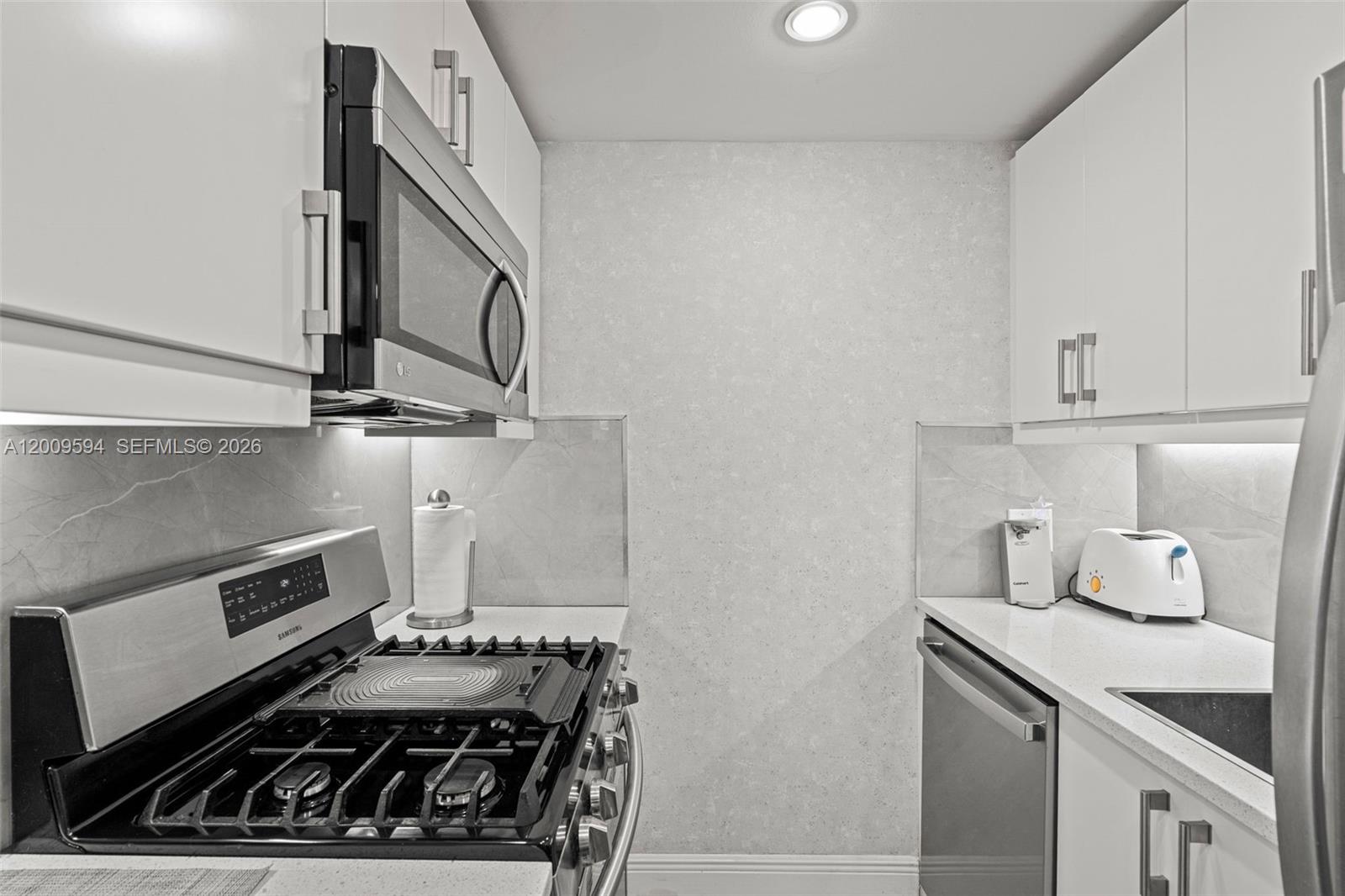 915 Jefferson Ave # 2E