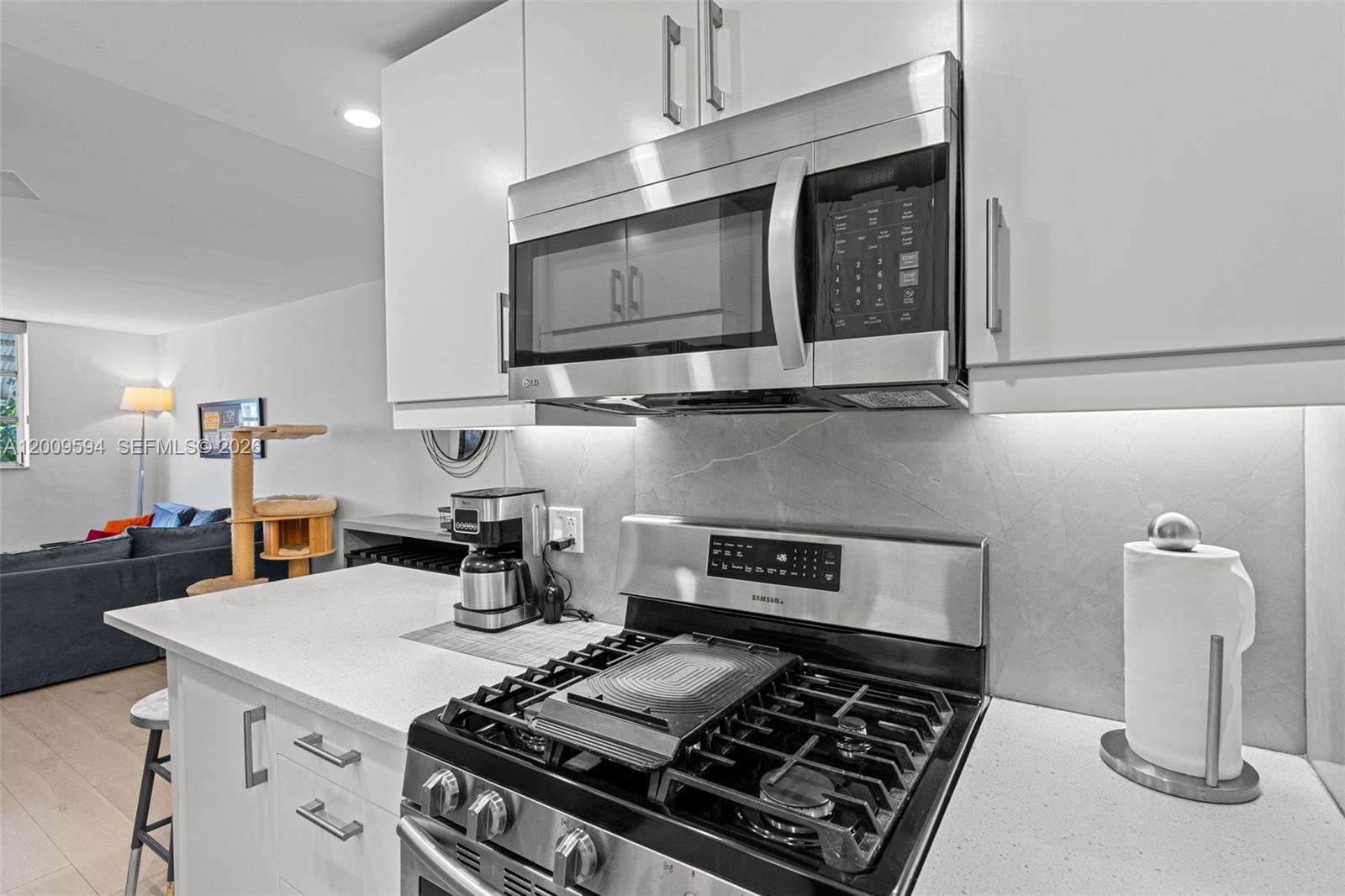 915 Jefferson Ave # 2E