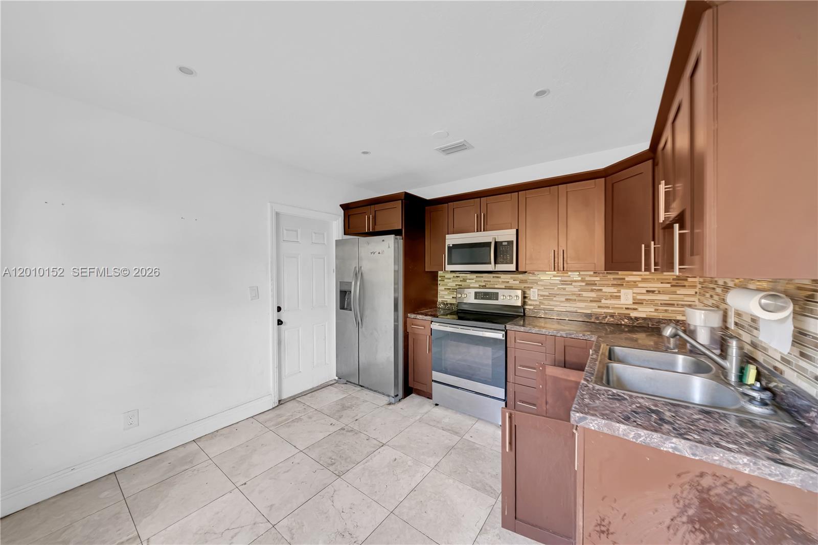 3033 Hibiscus Street