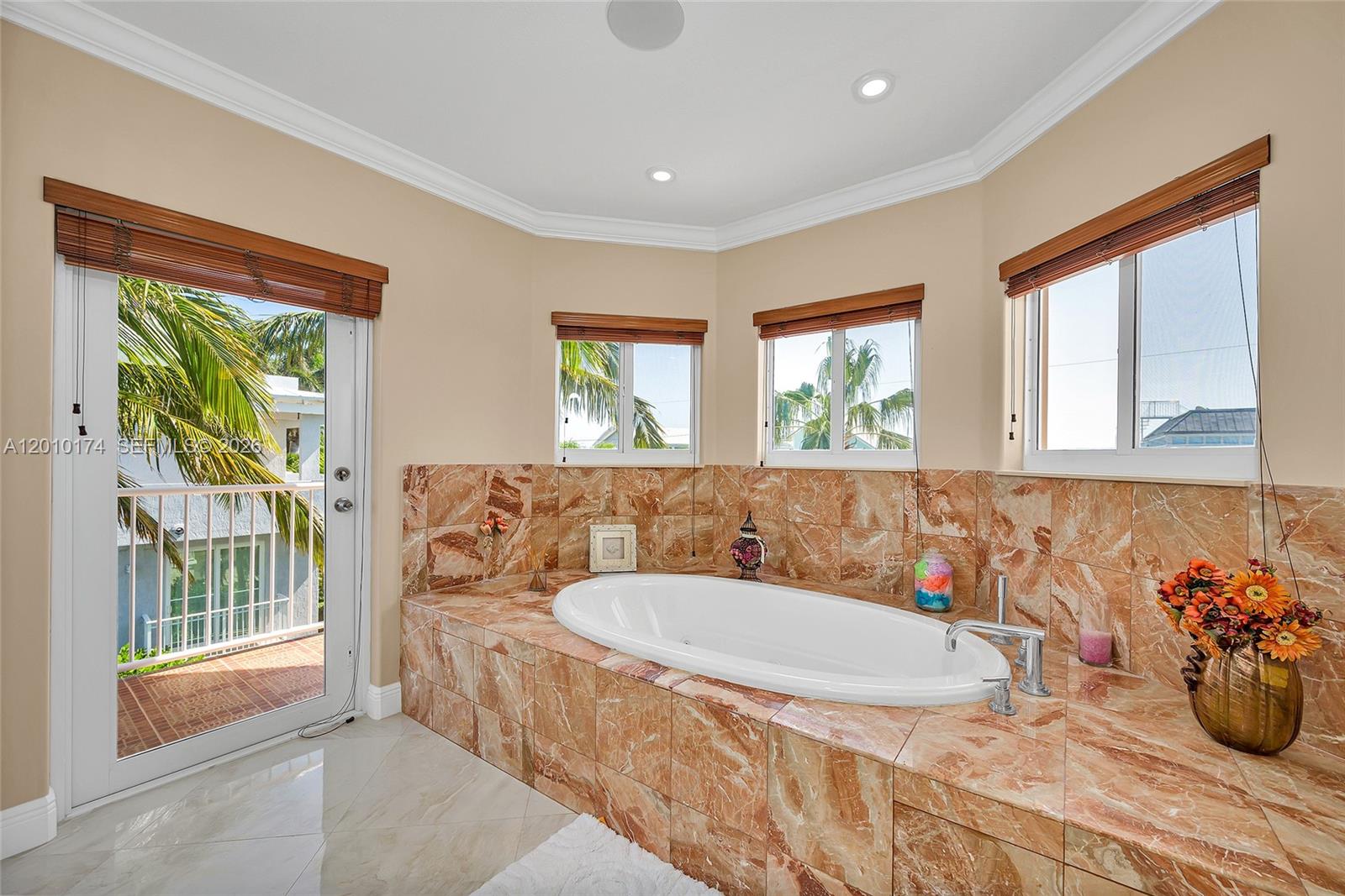 112 N Bounty Ln