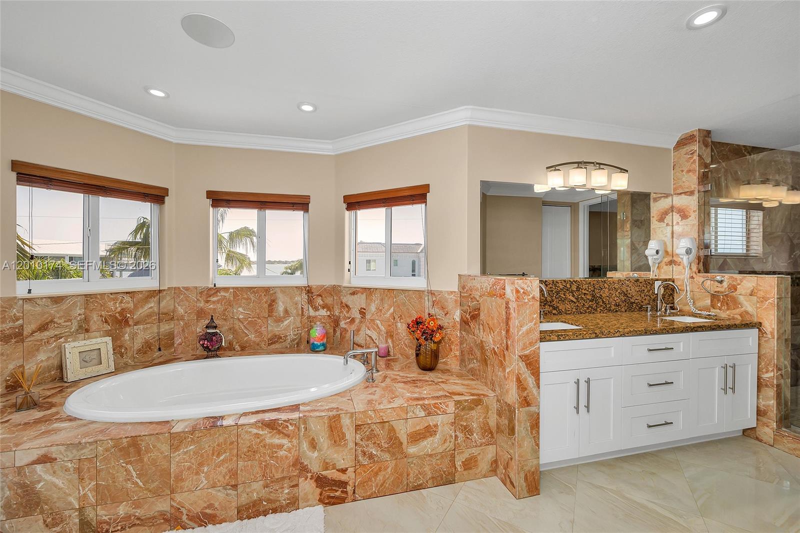 112 N Bounty Ln