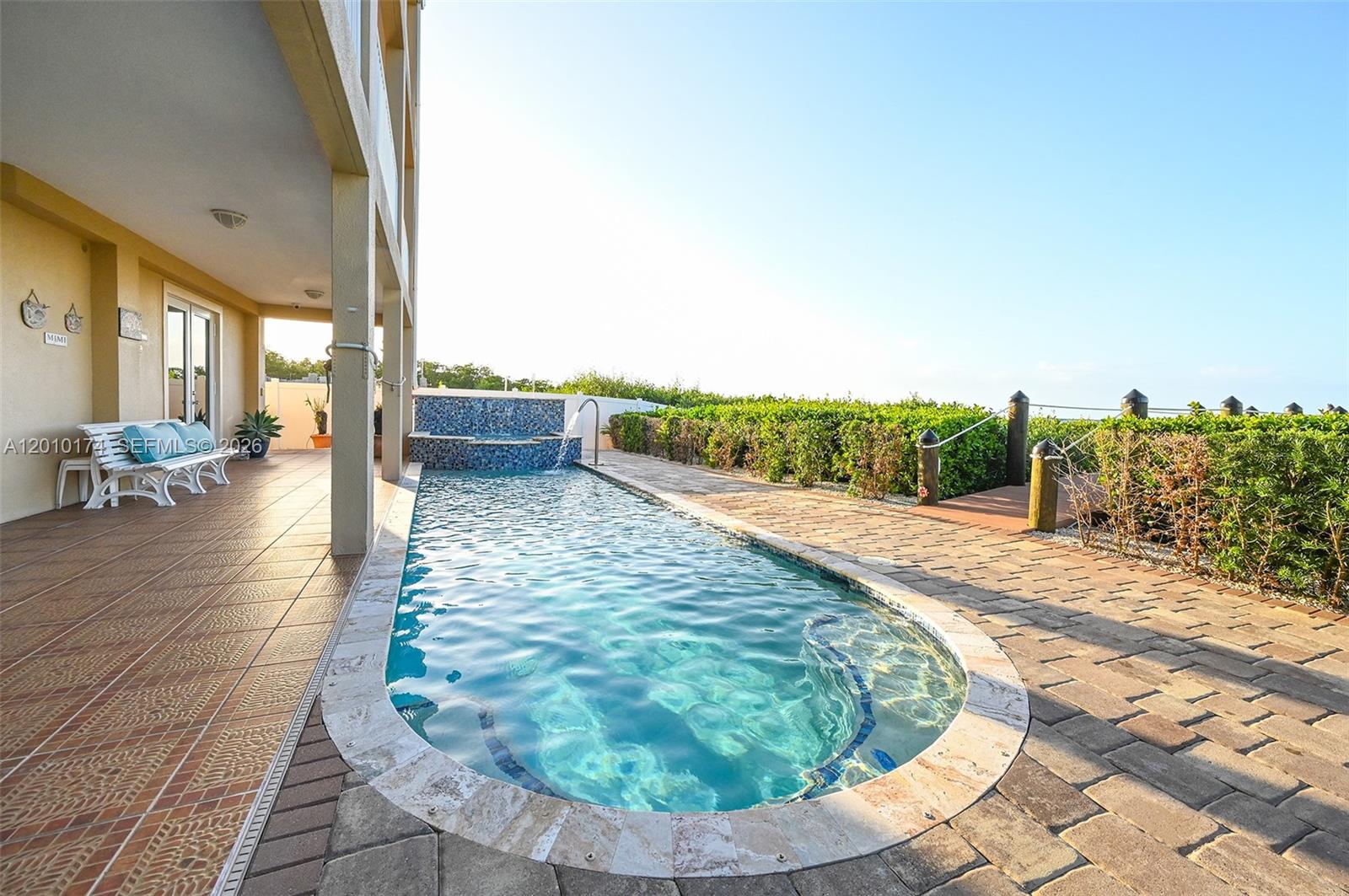 112 N Bounty Ln