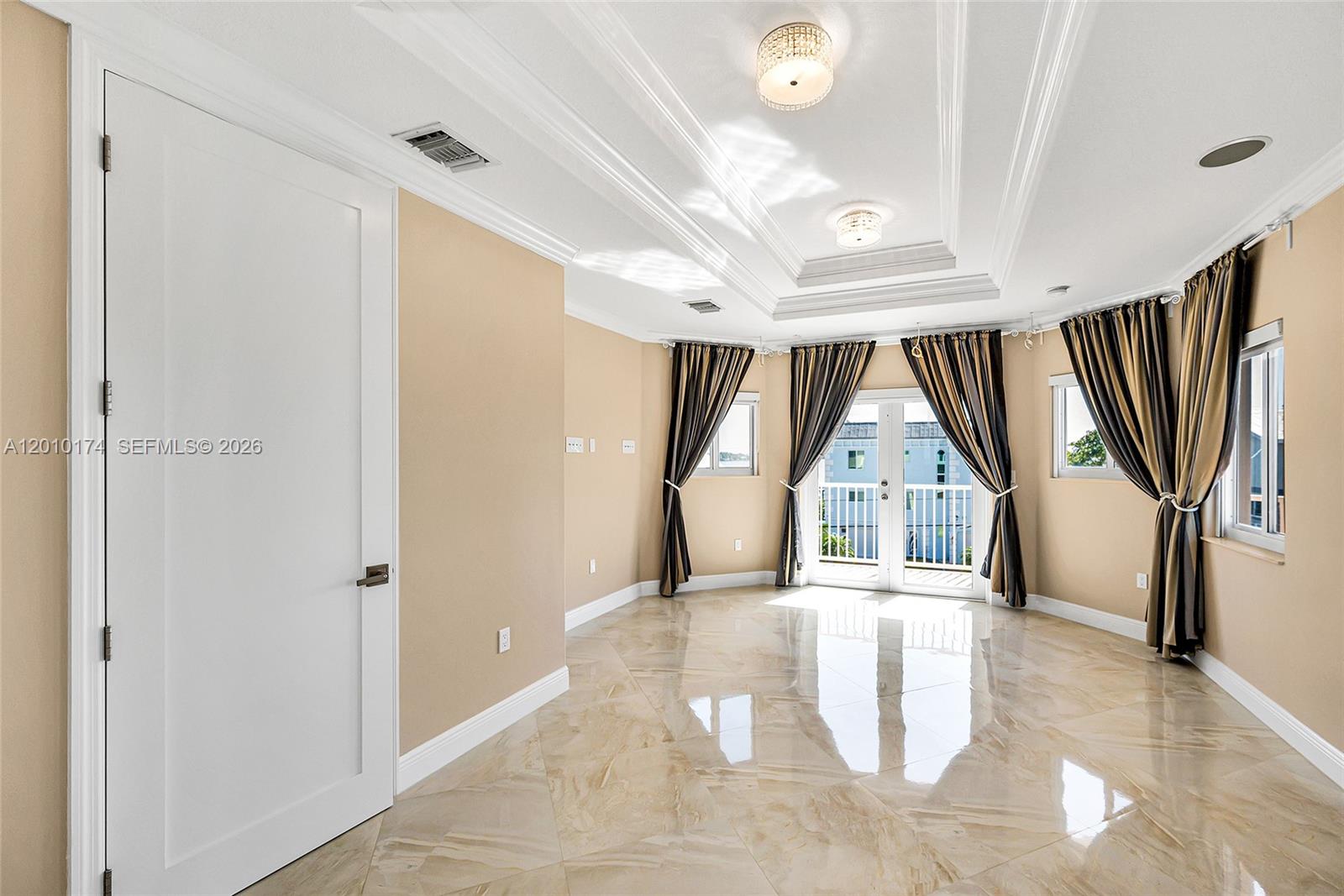 112 N Bounty Ln