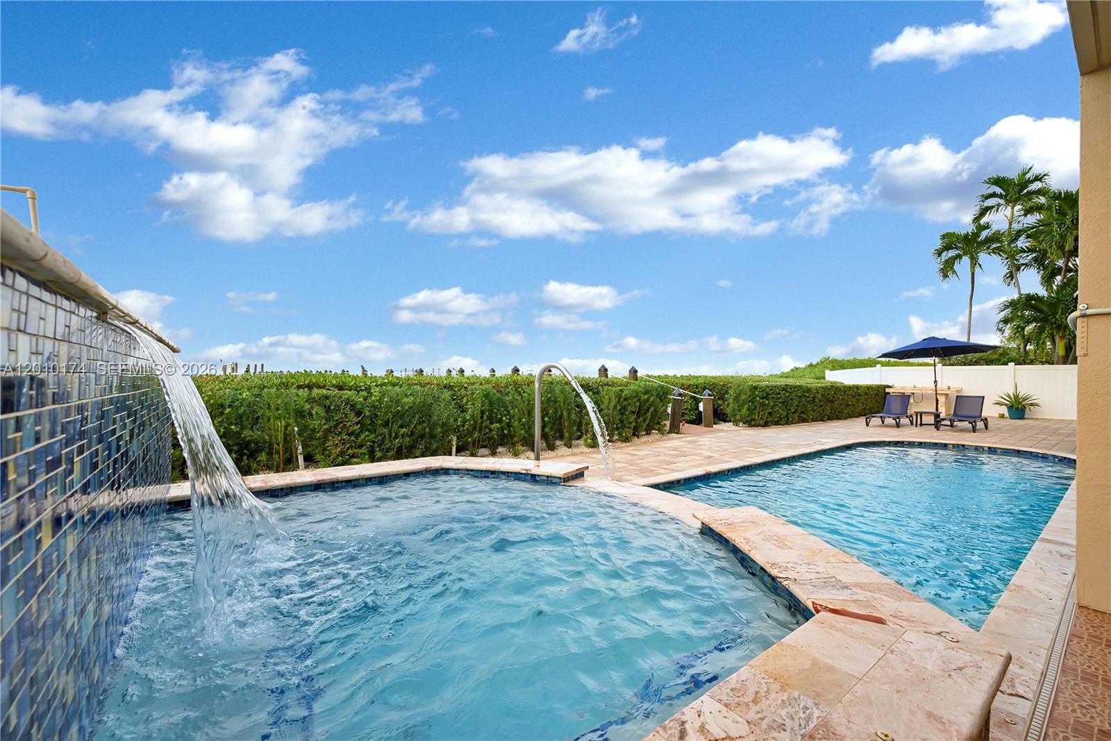112 N Bounty Ln