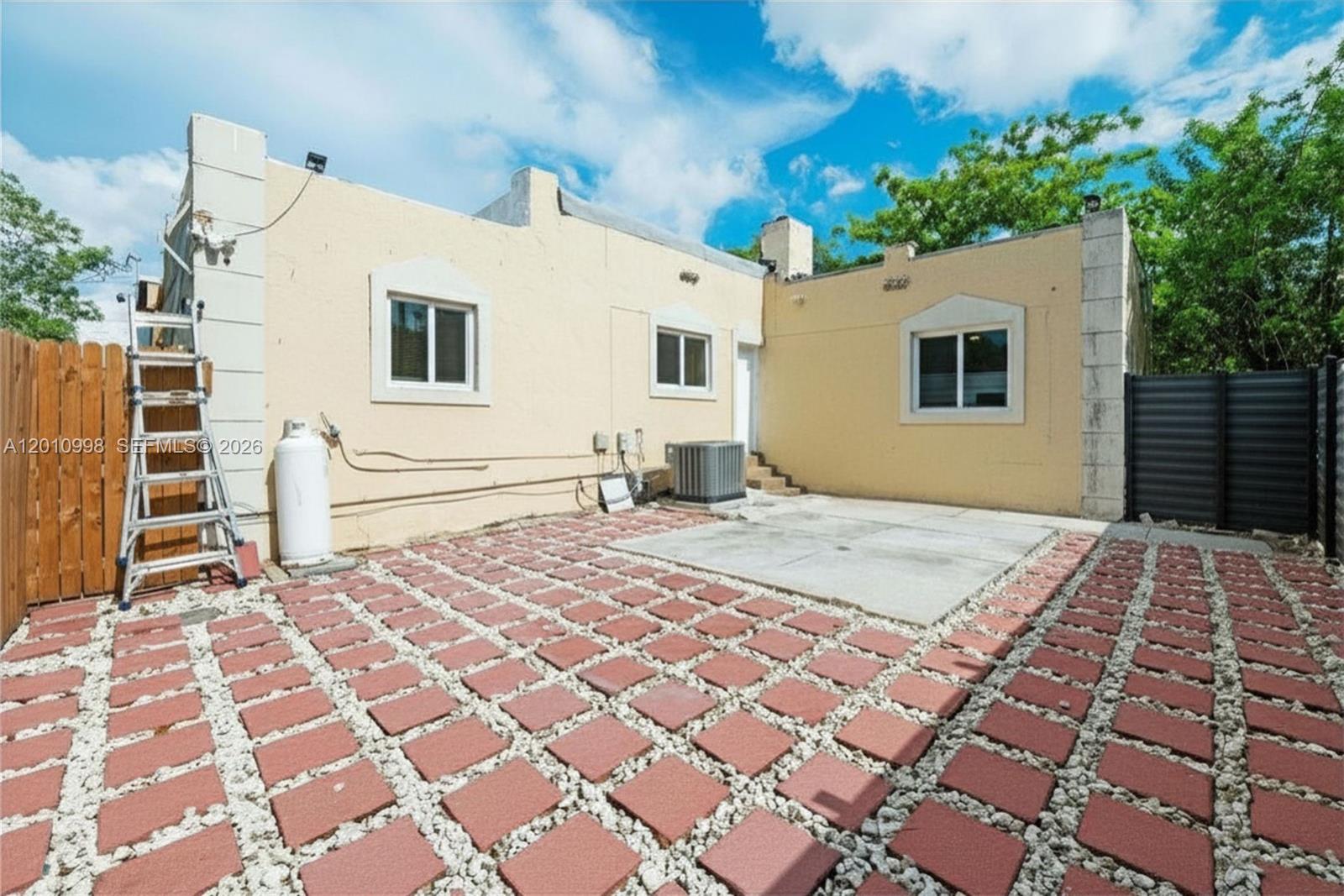 1199 NW 121st St