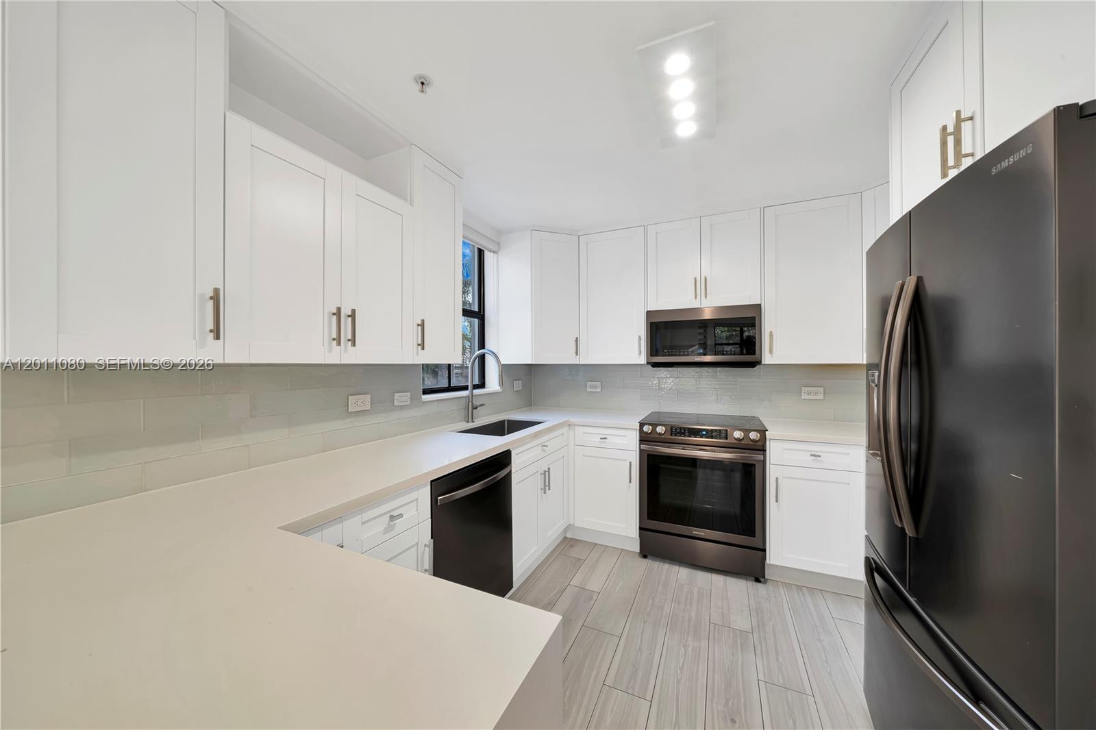 1650 Galiano St Unit: TH15
