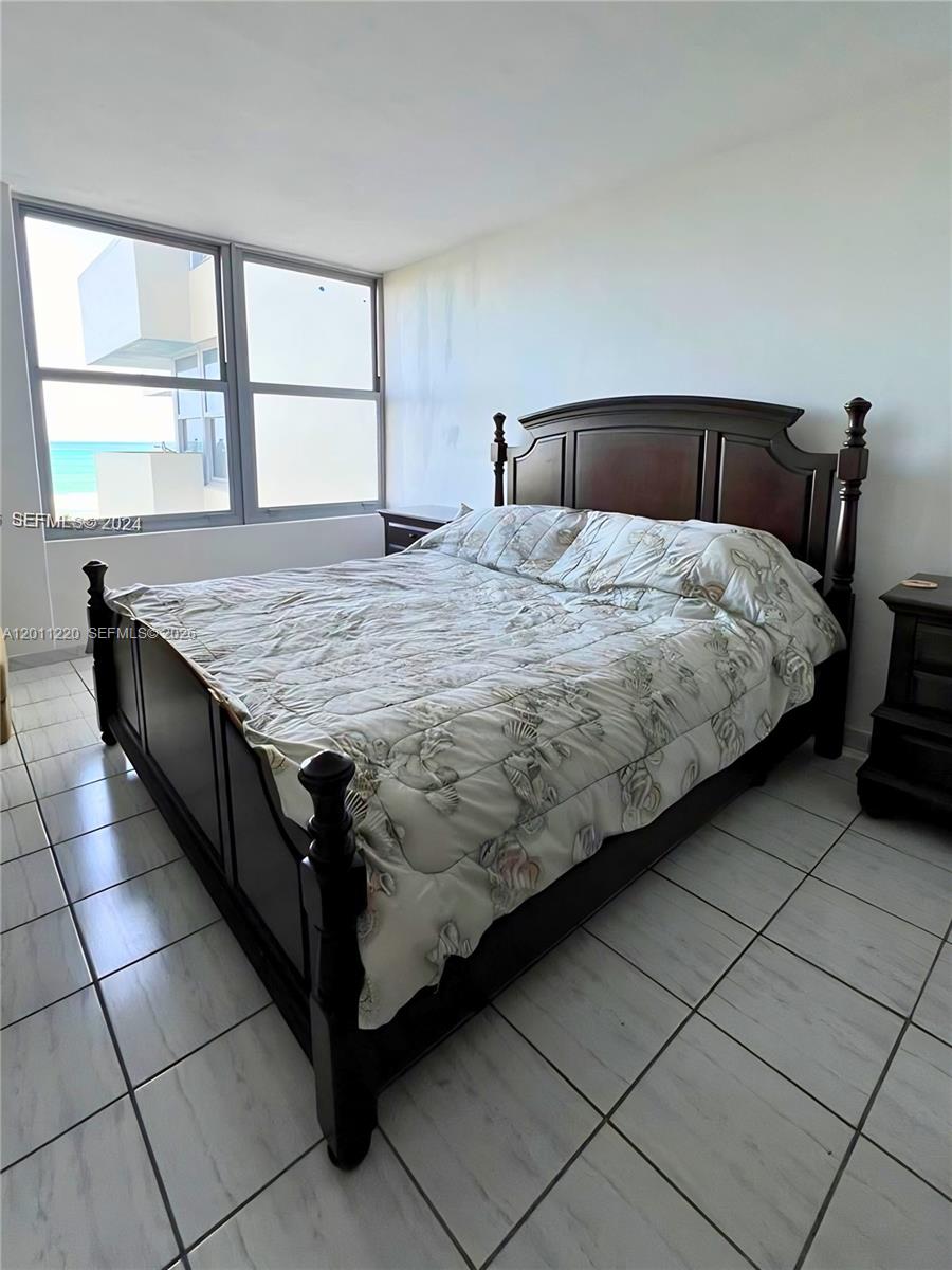 2899 Collins Ave # 905