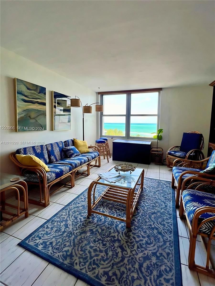 2899 Collins Ave # 905