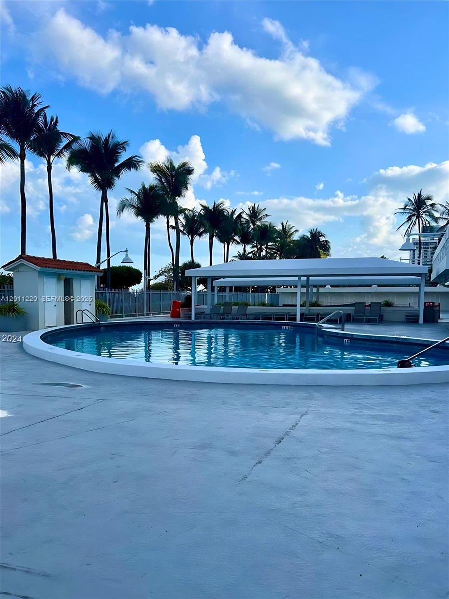 2899 Collins Ave # 905