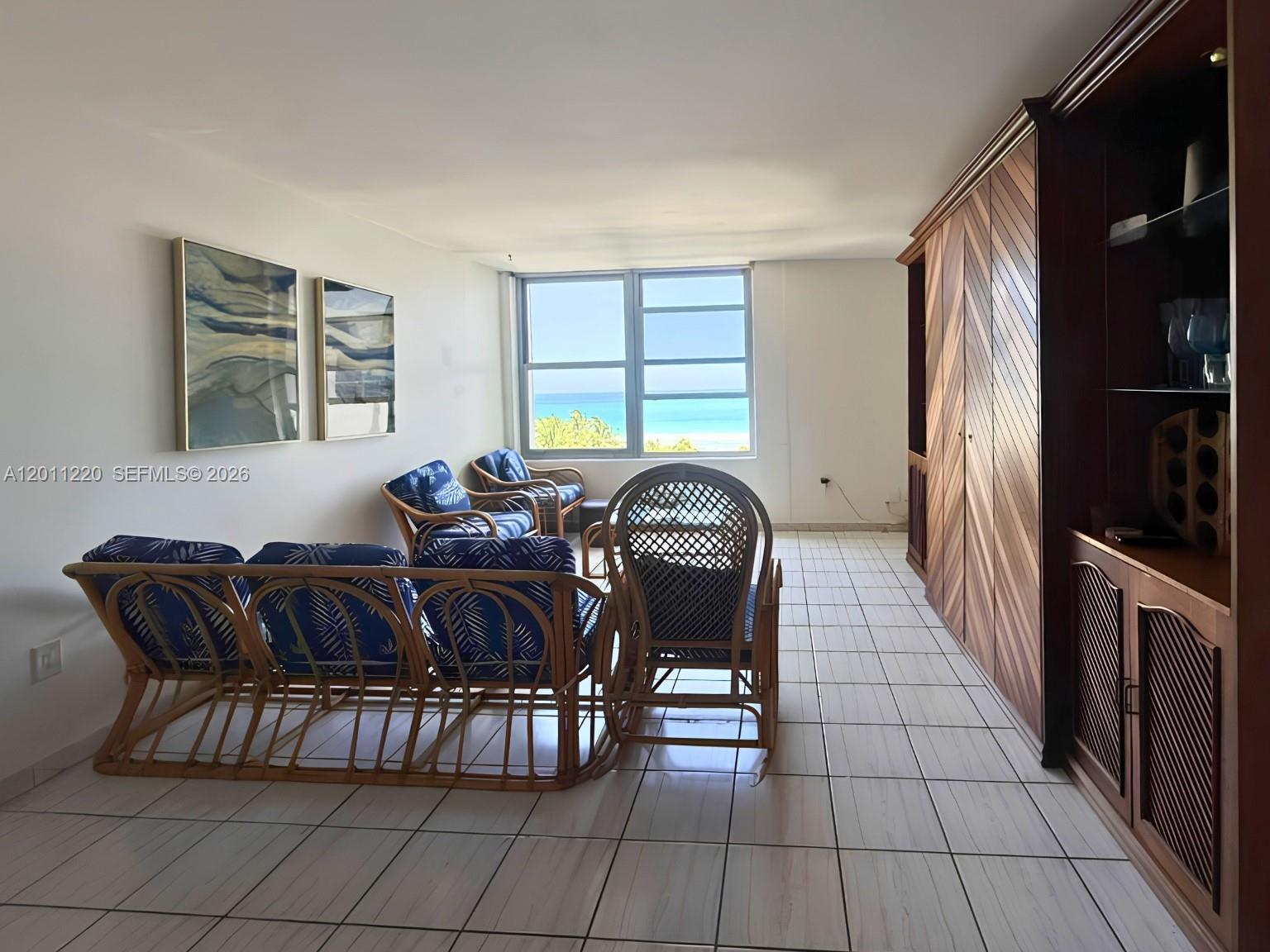 2899 Collins Ave # 905