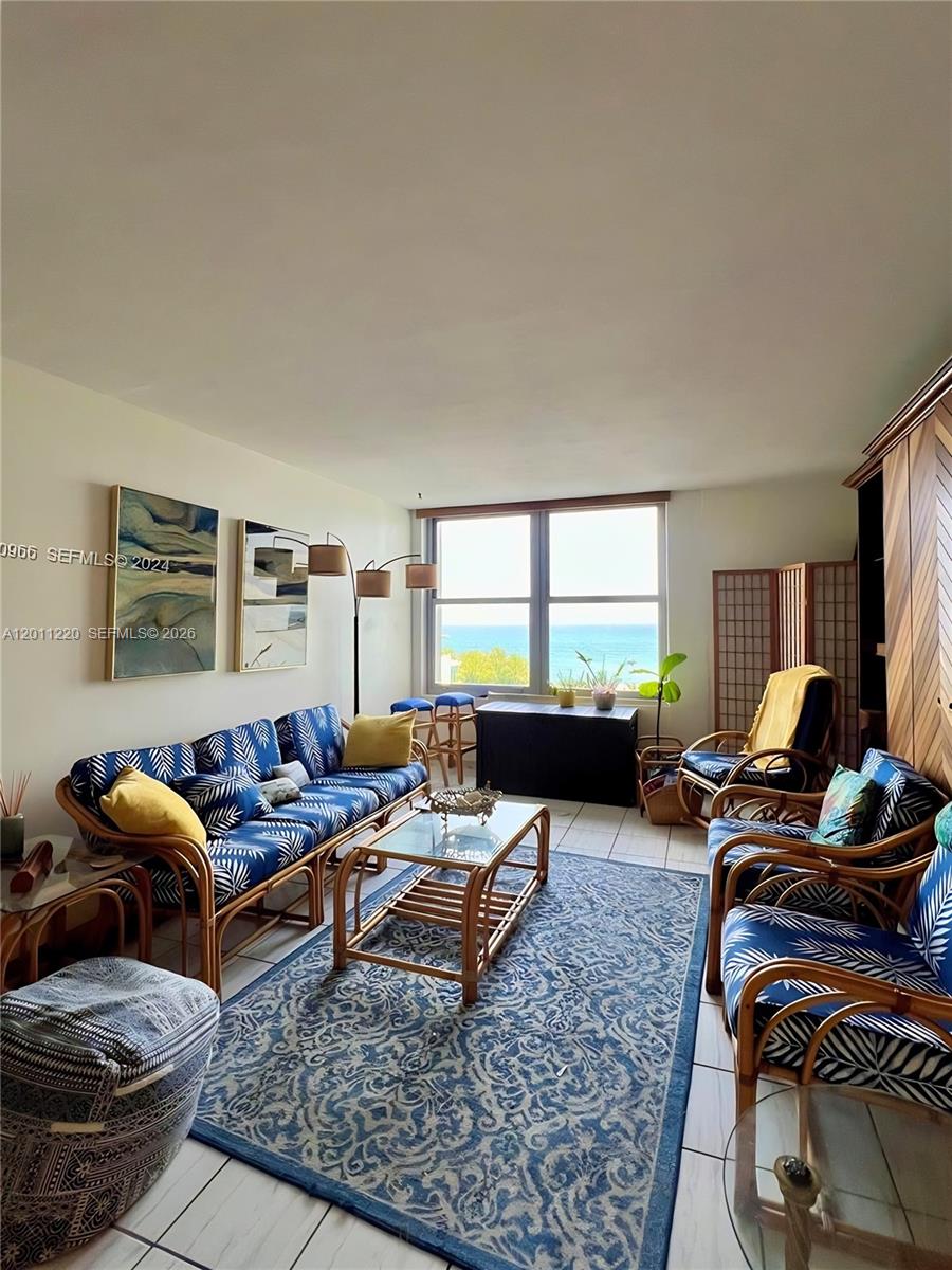 2899 Collins Ave # 905