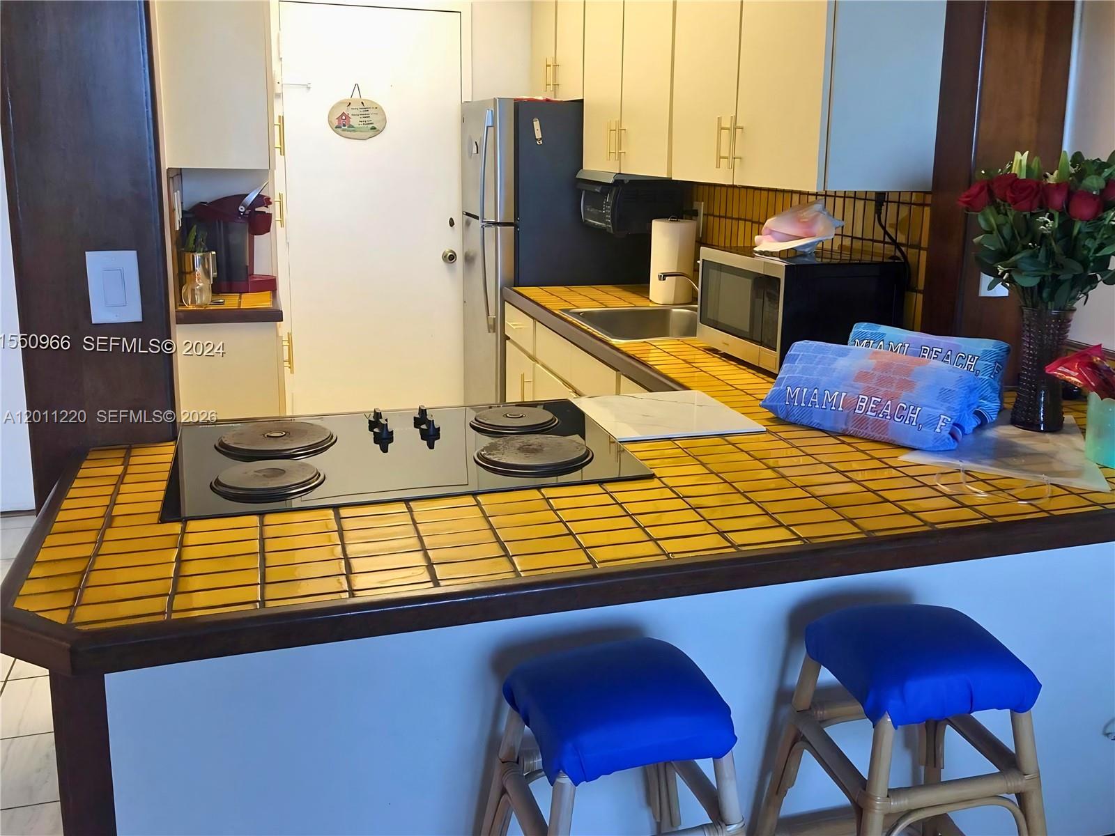 2899 Collins Ave # 905