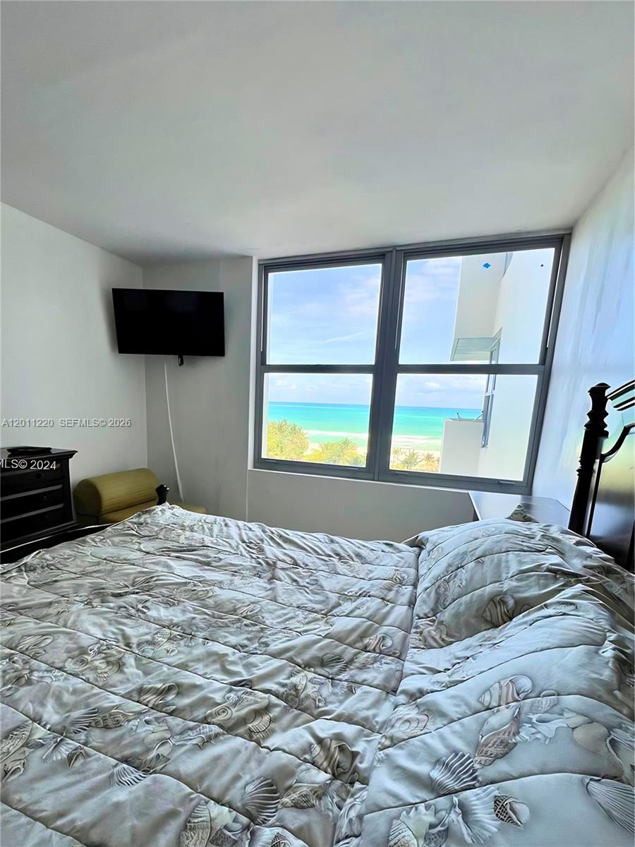 2899 Collins Ave # 905