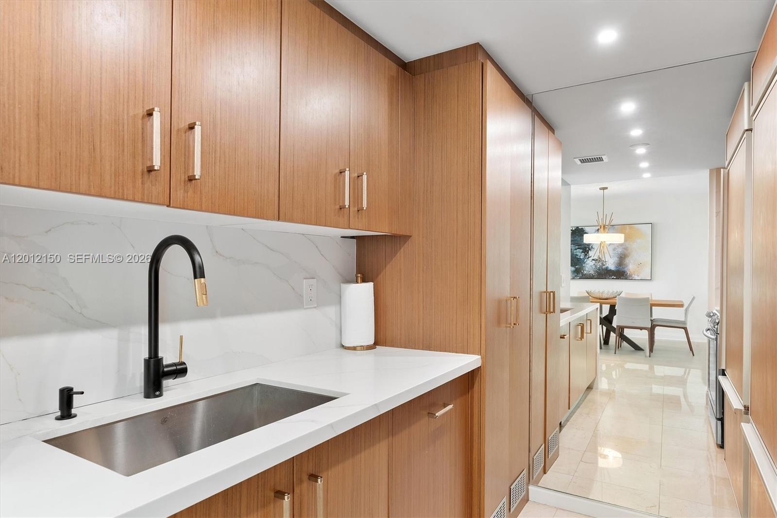 10275 Collins Ave # 1530