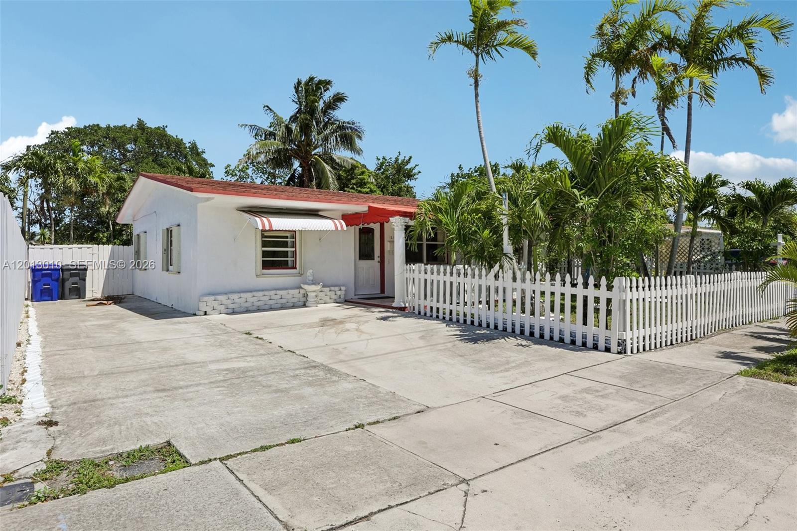 1215 S 24th Ave
