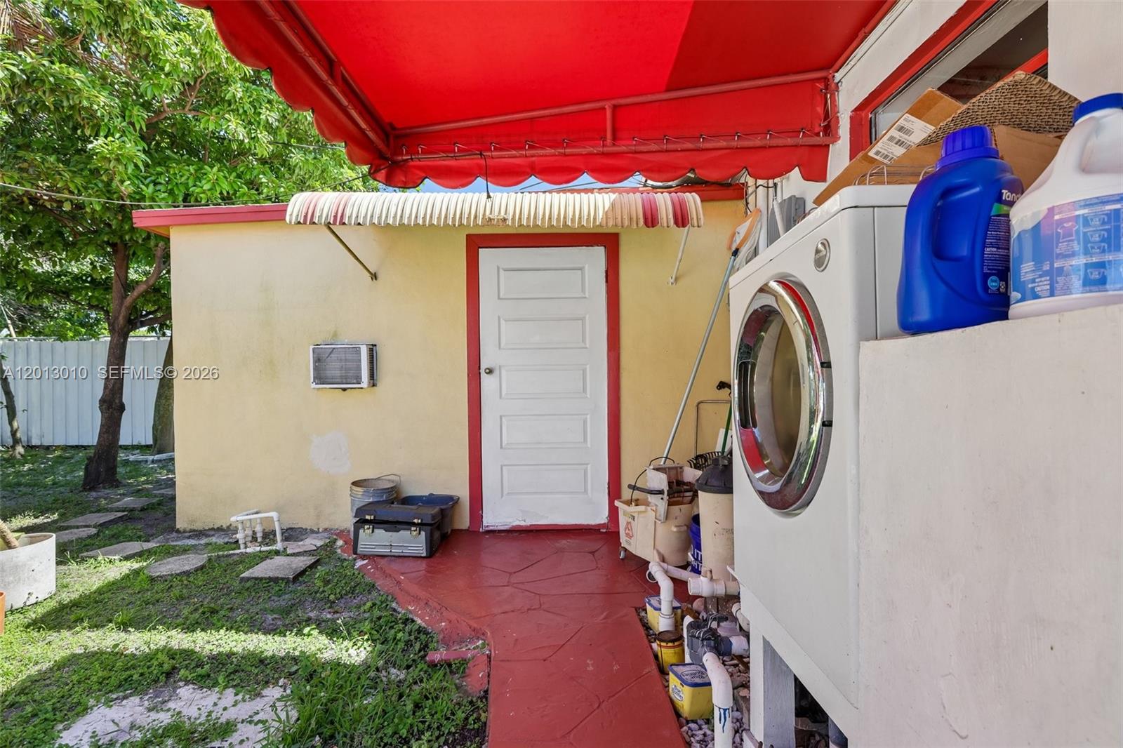 1215 S 24th Ave