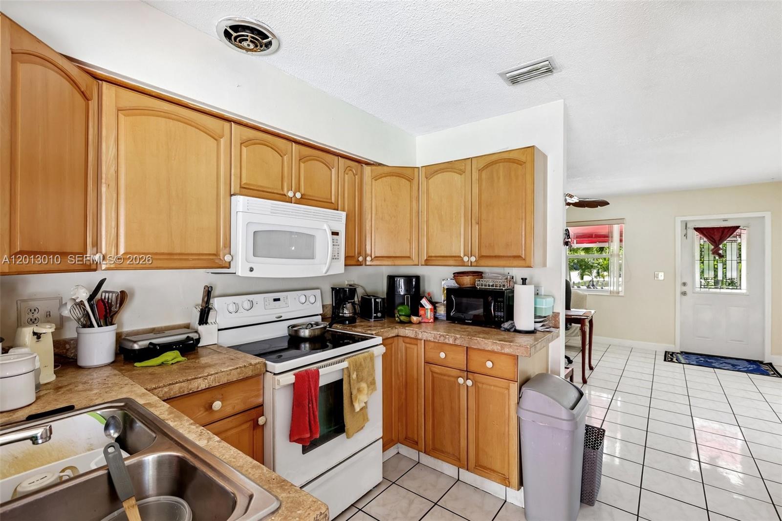 1215 S 24th Ave