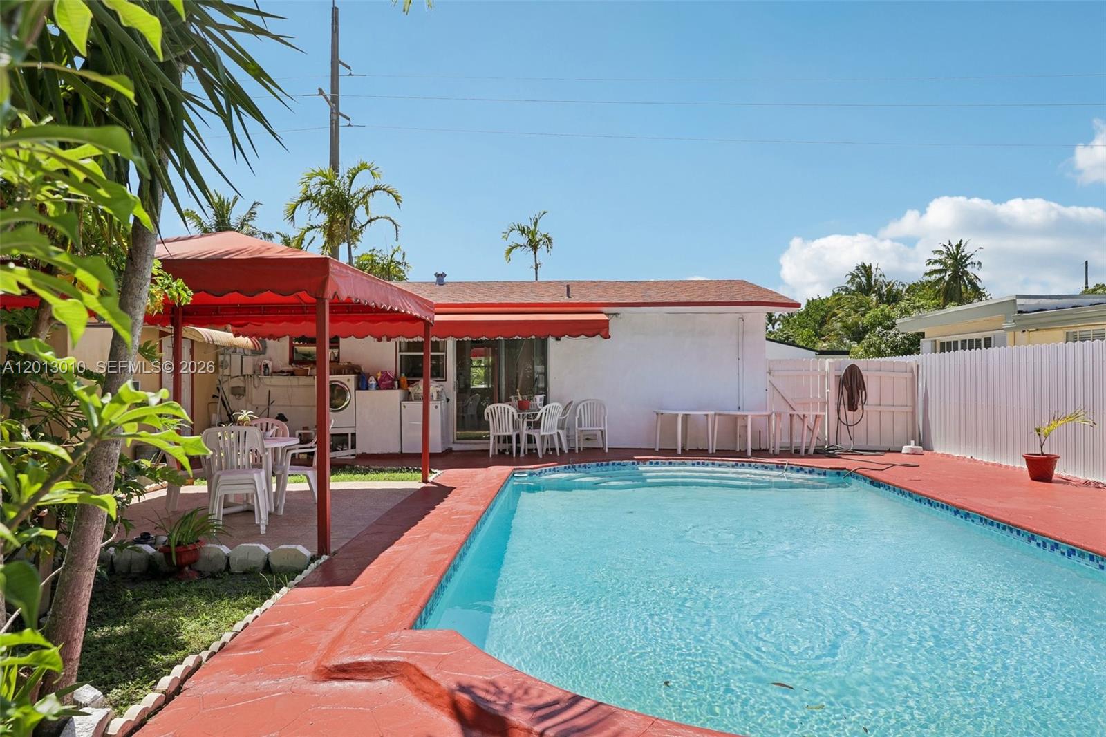 1215 S 24th Ave
