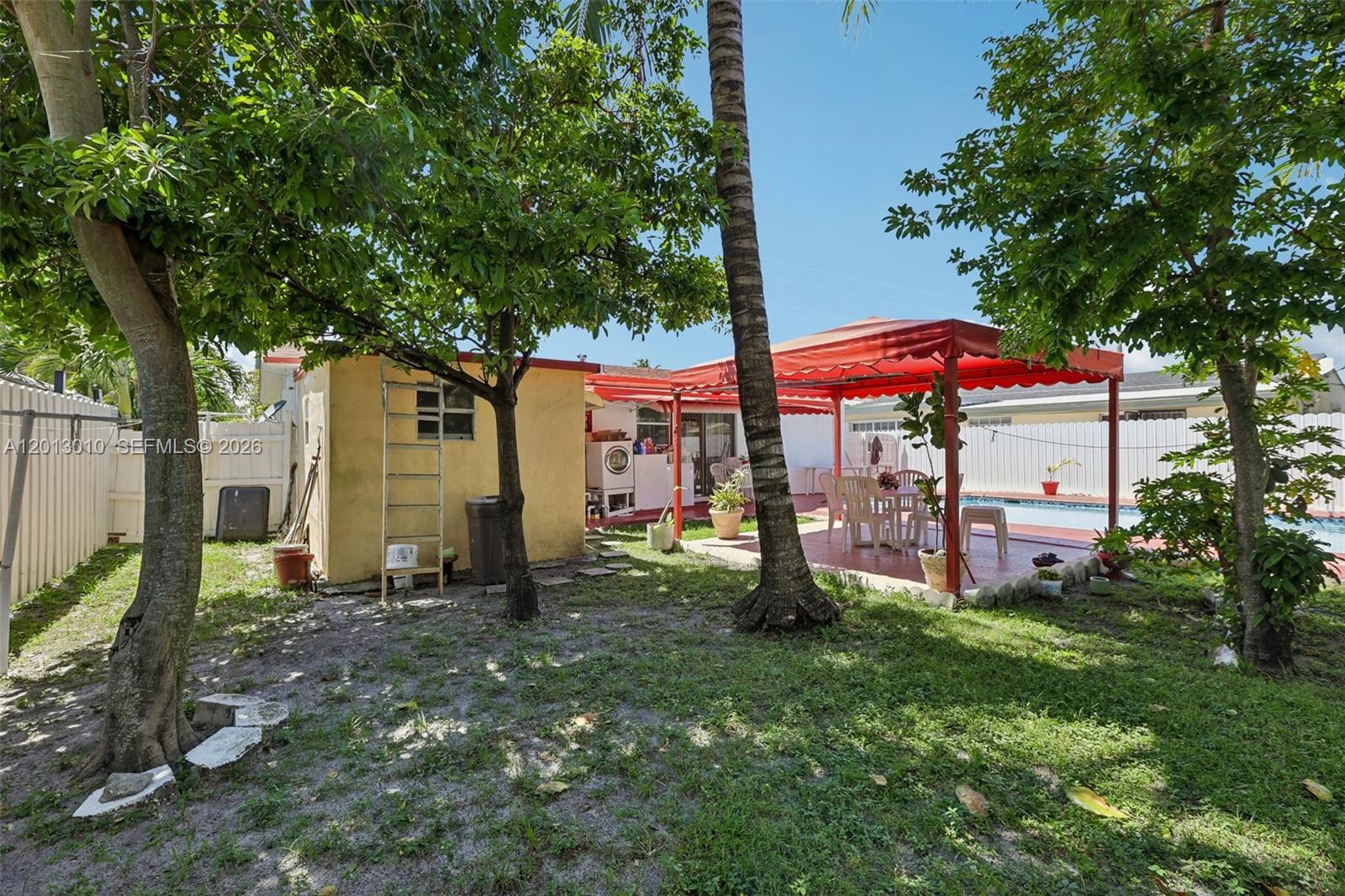 1215 S 24th Ave
