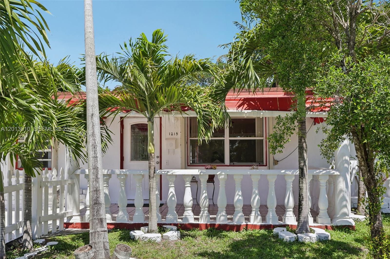 1215 S 24th Ave
