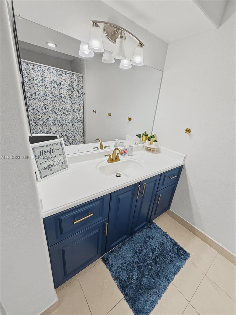 406 N Laurel Dr # 207
