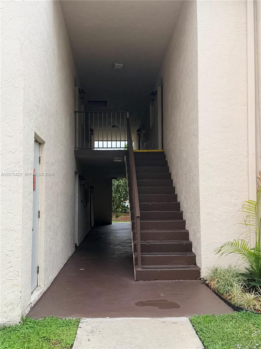 406 N Laurel Dr # 207