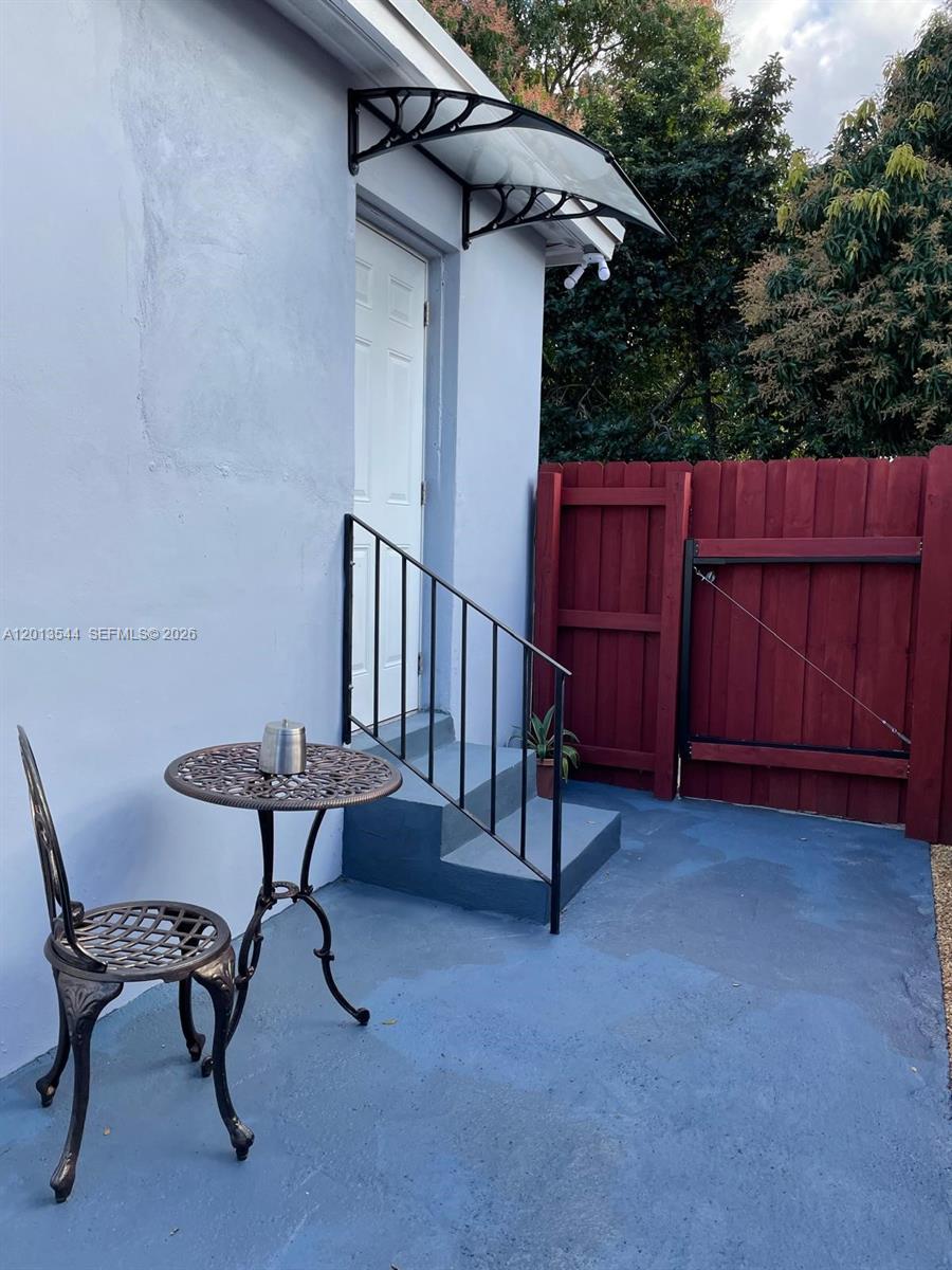 830 NE 159th St Unit: Studio