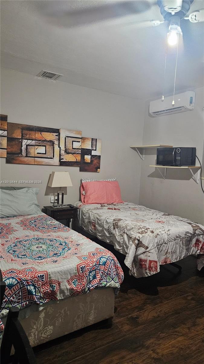830 NE 159th St Unit: Studio