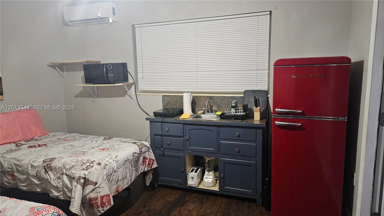 830 NE 159th St Unit: Studio