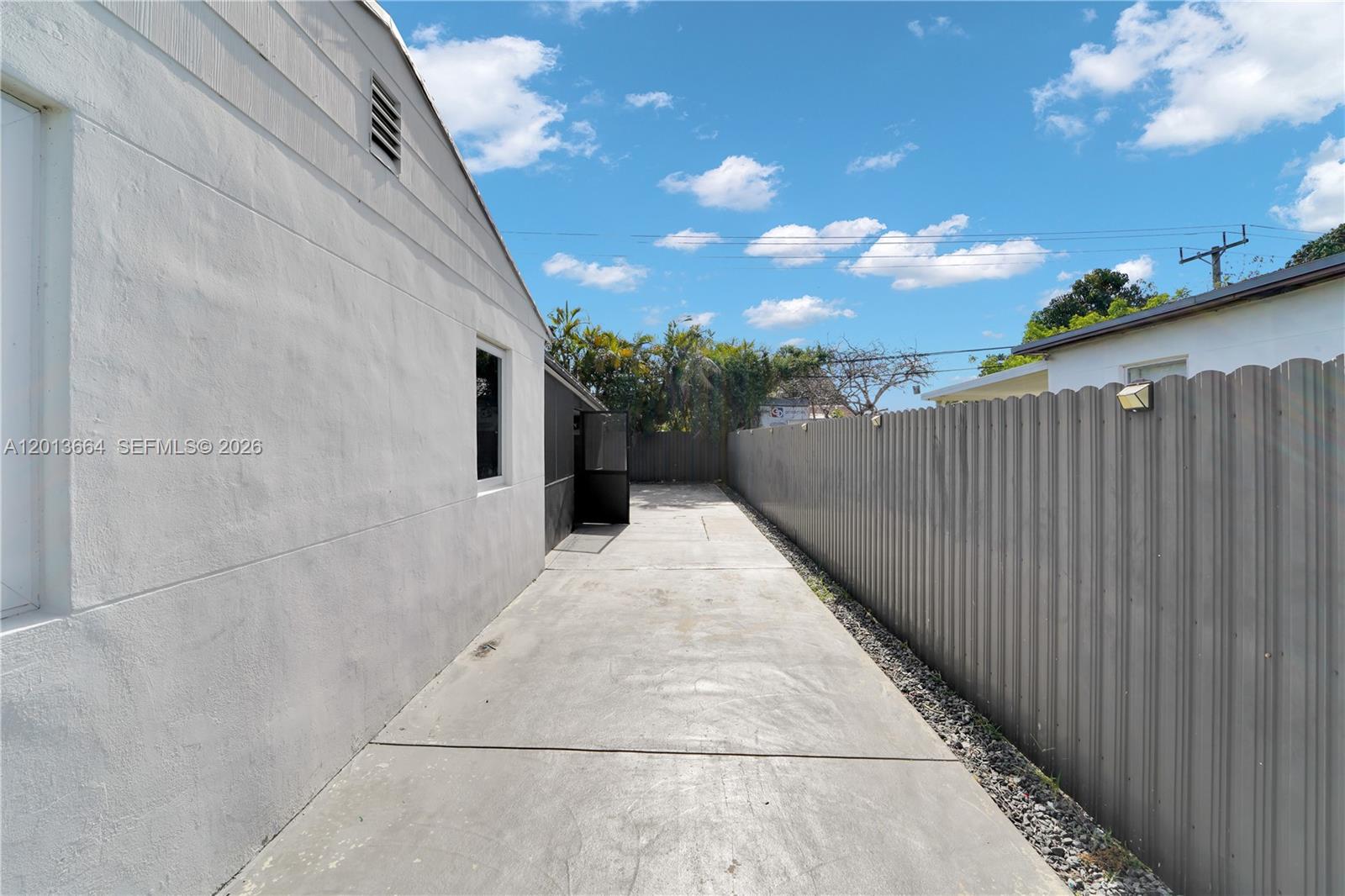 9425 NW 36th Ave