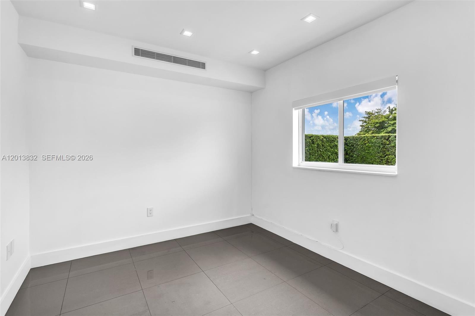 3112 Village Green Dr