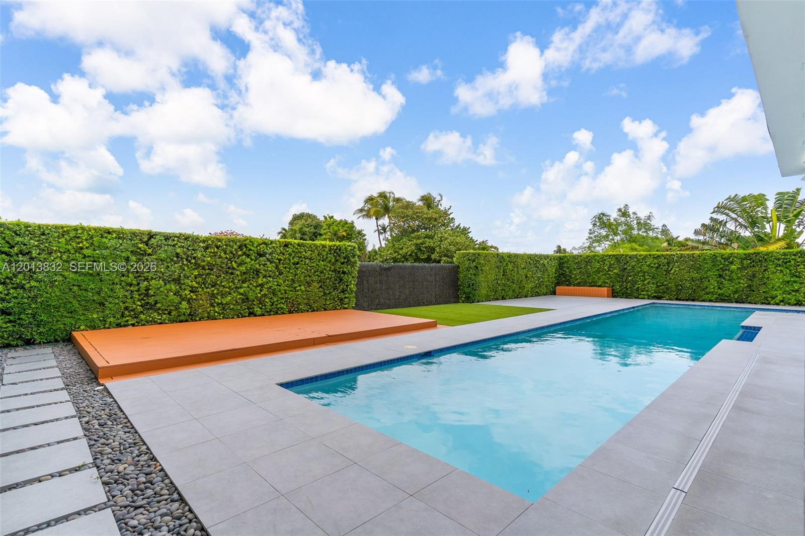 3112 Village Green Dr